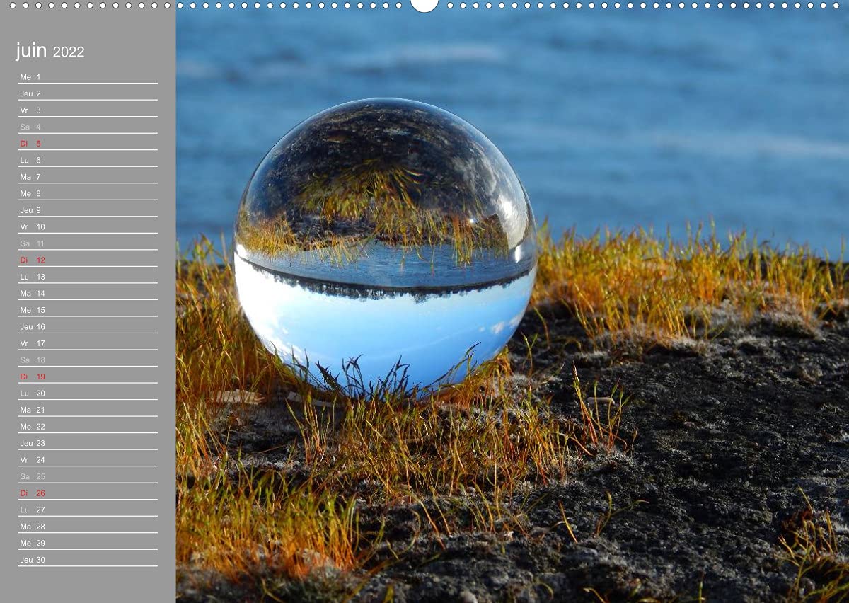 Hommage à la boule de verre (Premium, hochwertiger DIN A2 Wandkalender 2022, Kunstdruck in Hochglanz): Le monde est rond comme une boule de verre. (Calendrier anniversaire, 14 Pages )