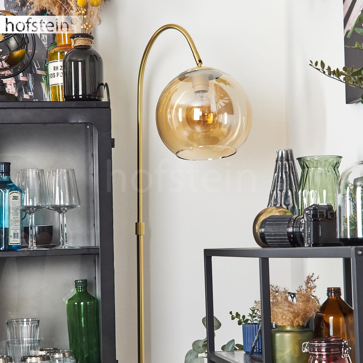Stehleuchte Koyoto, Stehlampe aus Metall/Glas in Messing/Bernstein, Leuchte im Retro/Vintage/Industrial-Design mit Schirm aus Glas (Ø 25 cm) u. Fußschalter, Höhe 140 cm, 1 x E27, ohne Leuchtmittel