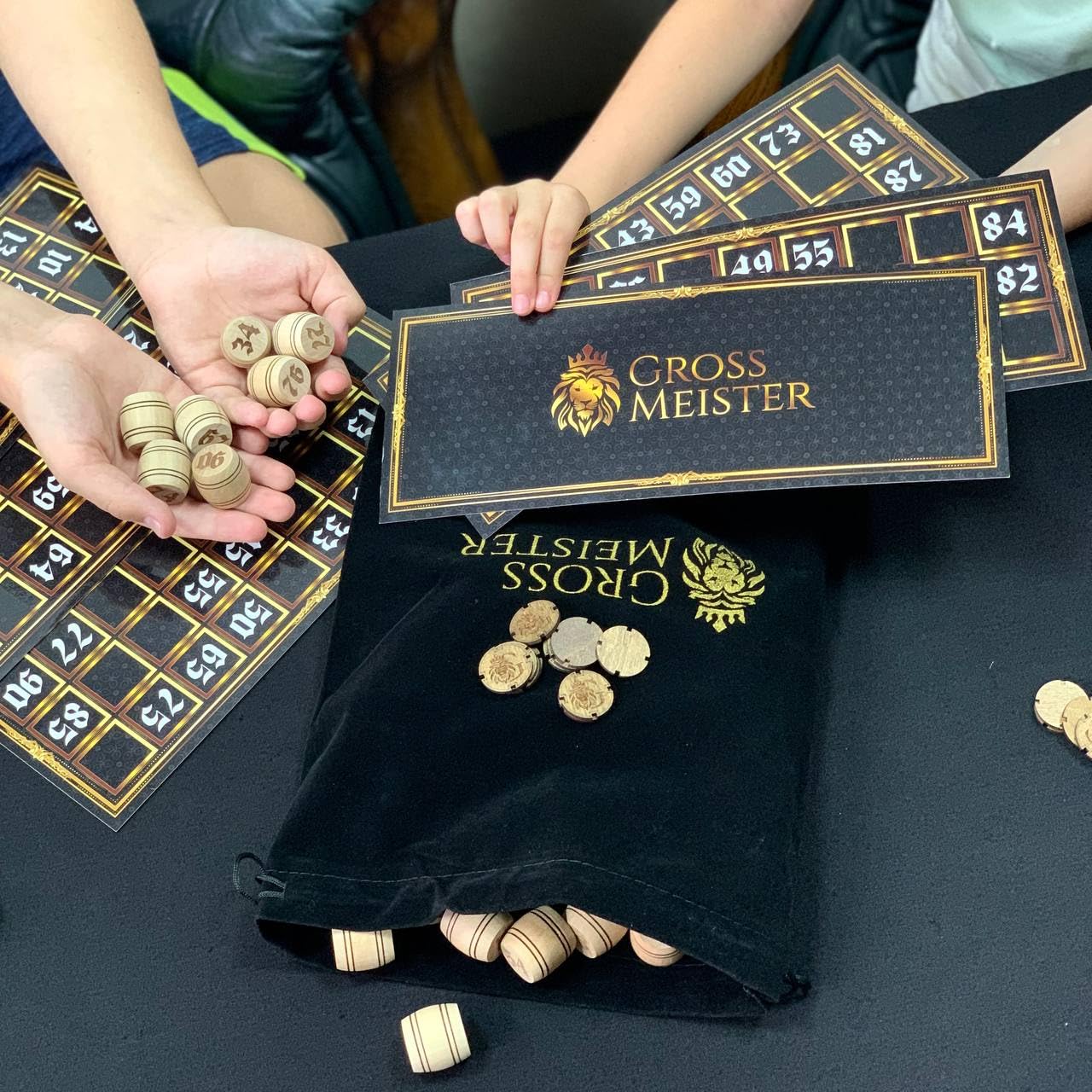 Ręcznie wykonana gra lotto premium z drewna – klasyczny zestaw bingo z ponumerowanymi drewnianymi beczkami i kartami do gry – gra towarzyska dla dzieci i dorosłych – gra rodzinna i gra
