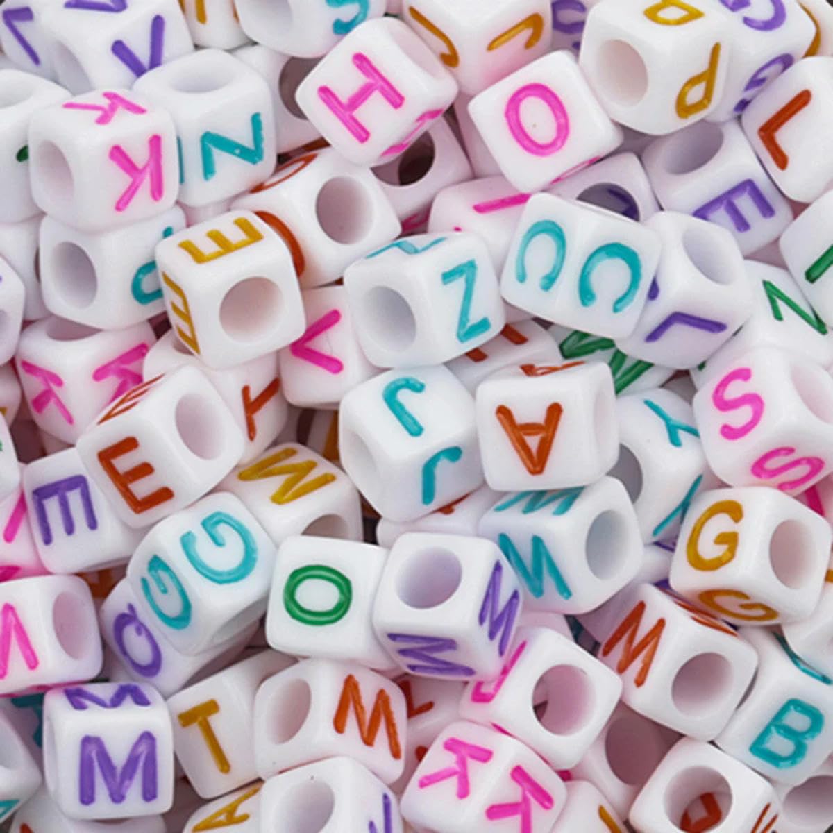 HUIOYG 100Pcs Acrylic Flat Letter Beads Alphabet Spacer Loose Bead for DIY Jewelry