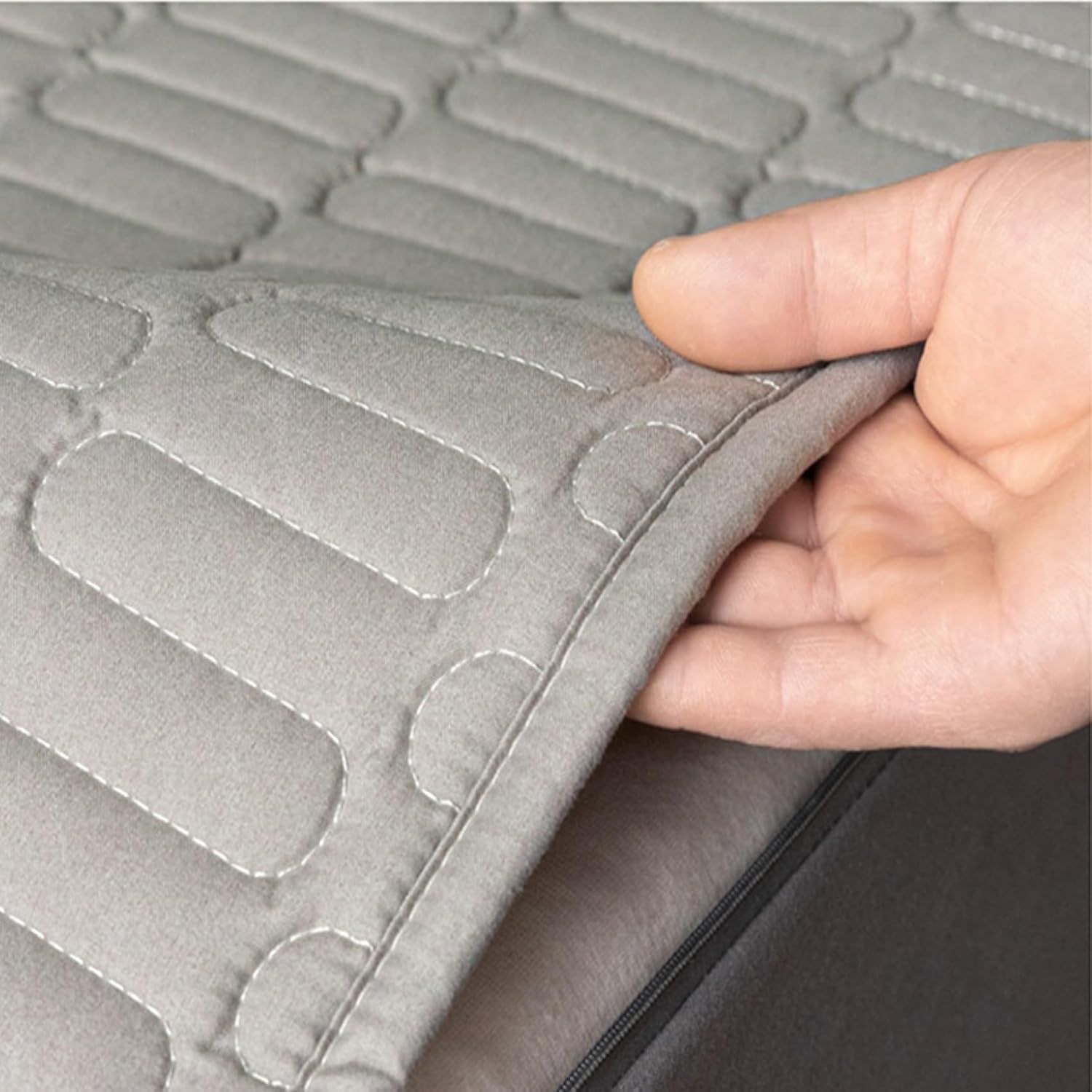 Breathable Waterproof Mattress Protector with Zipper Full Encasement Quilted Cover for Single, Double, Super King Beds, Dustproof & Machine Washable(Beige,135x190+25cm)