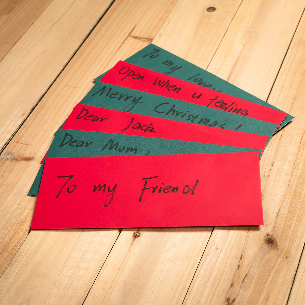 Paquete de 100 sobres de Navidad de color rojo y verde autoadhesivos para tarjetas de felicitación, tarjetas de felicitación, invitaciones, notas de negocios (4 1/8 x 9 1/2 pulgadas)