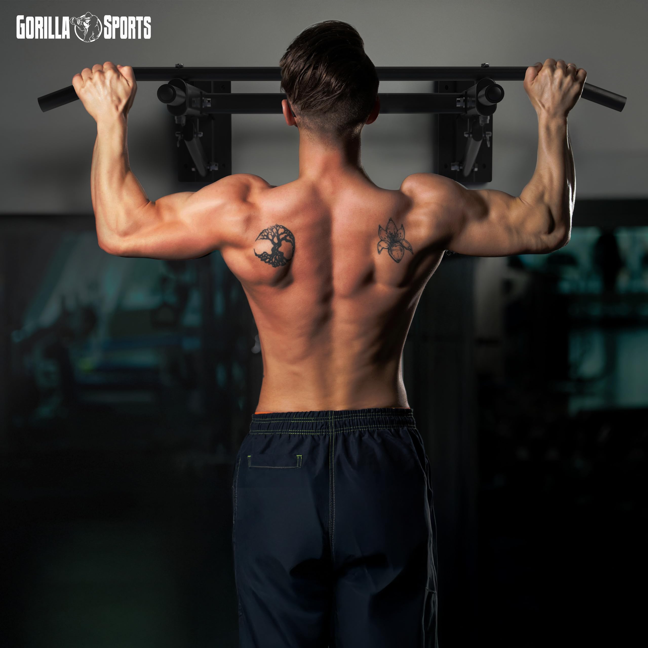 GORILLA SPORTS® Barra per Trazioni - da Muro, Pieghevole, 4in1, 3 Occhielli per Sacco da Boxe, Impugnatura in Schiuma, Max 300 kg - Sbarra Allenamento, Pull up Bar, Asta, Attrezzo Trazioni in Casa