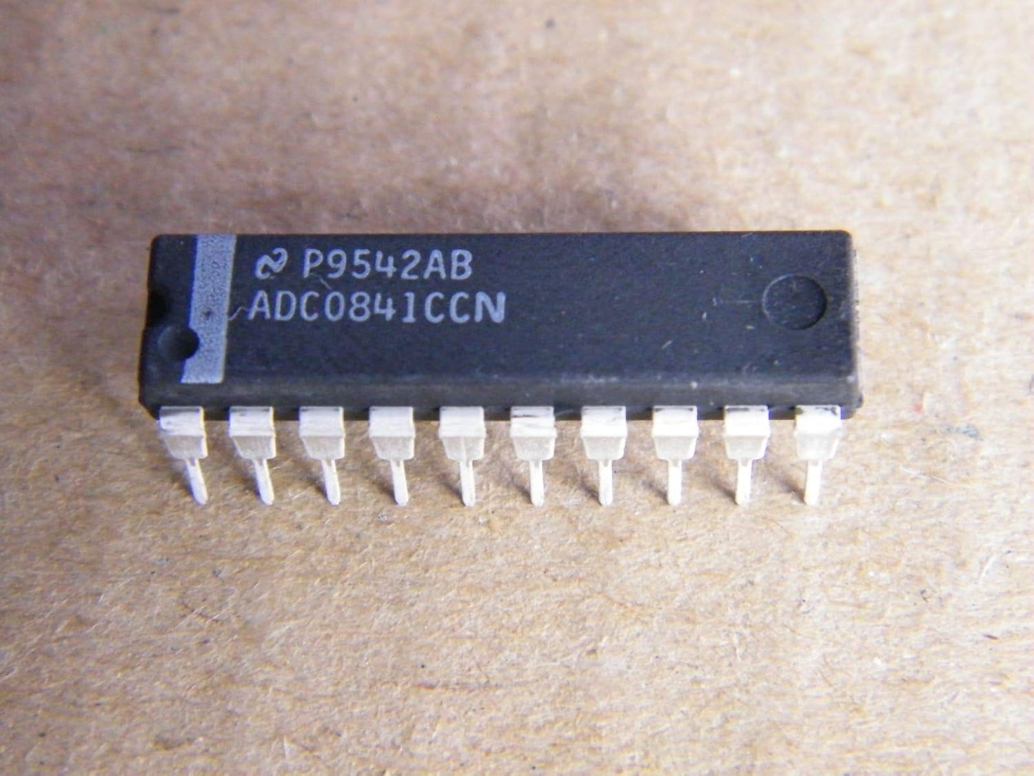 National Semiconductor ADC0841CCN Integrated Circuit