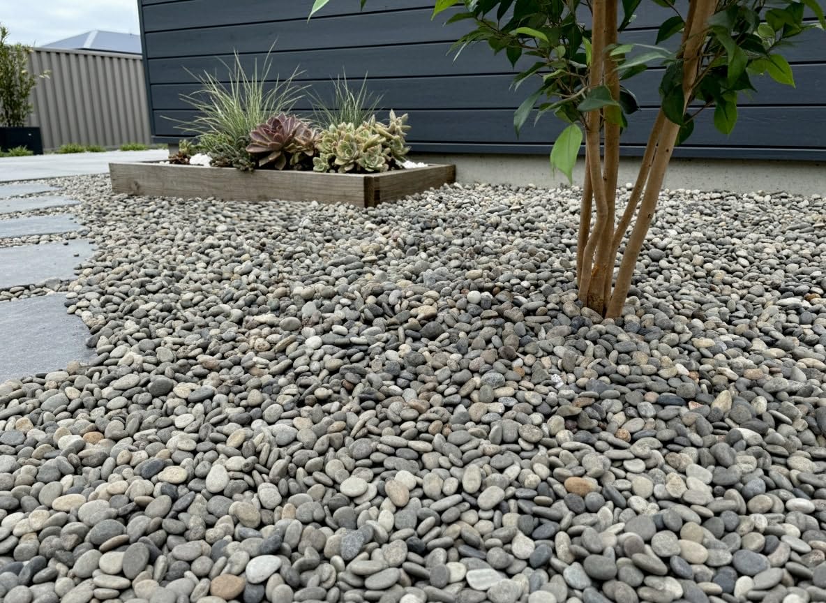 Amazon.co.jp: 玉砂利 御浜 砂利 敷く 敷石 和風 庭 庭園 庭石 玉石