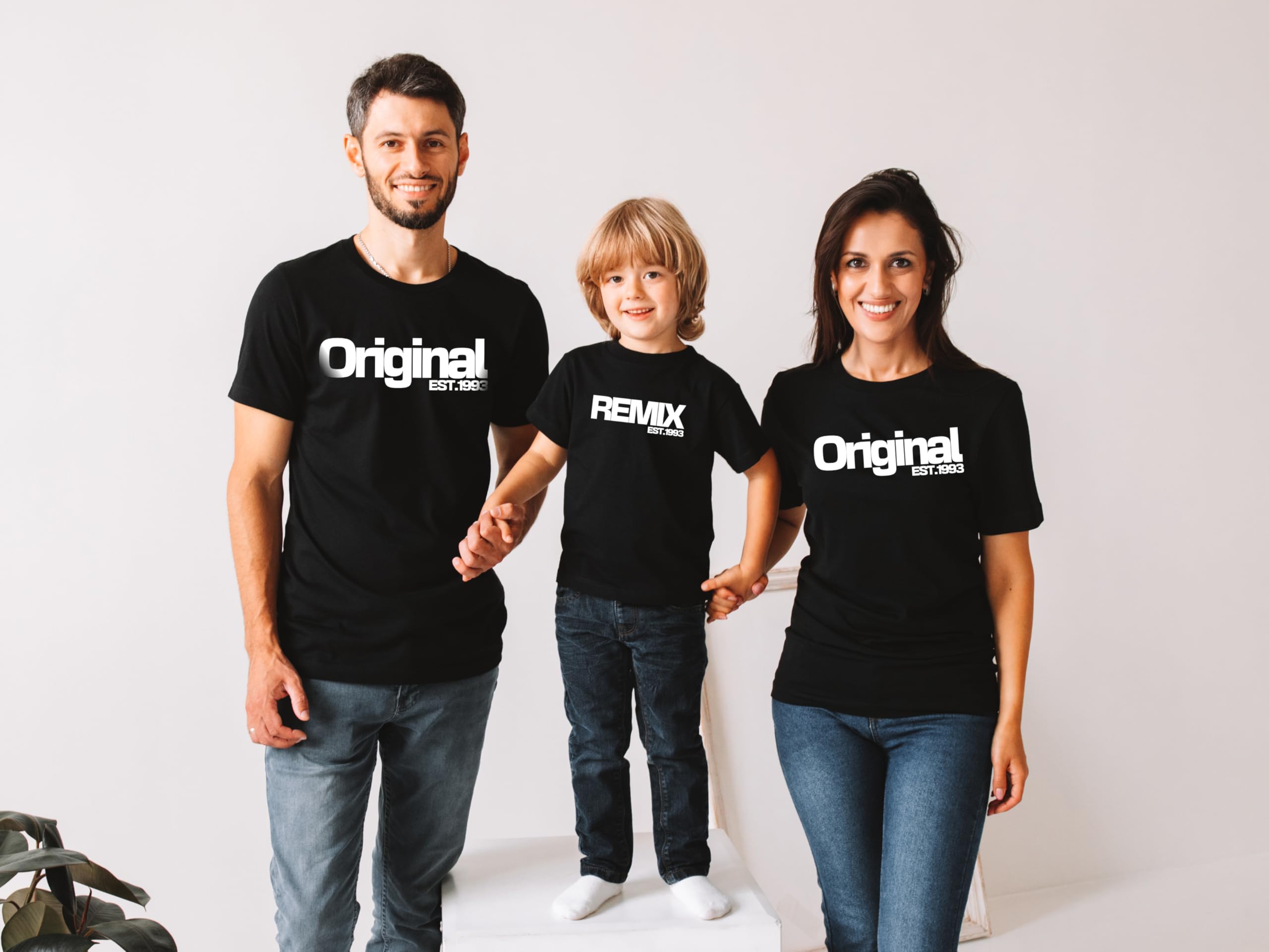 The Original The Remix Vater Sohn Partnerlook Mama Tochter Outfit Set Papa Geschenk Idee Baby Weihnachten T-Shirt mit Babybody Bedruckt Personalisiert