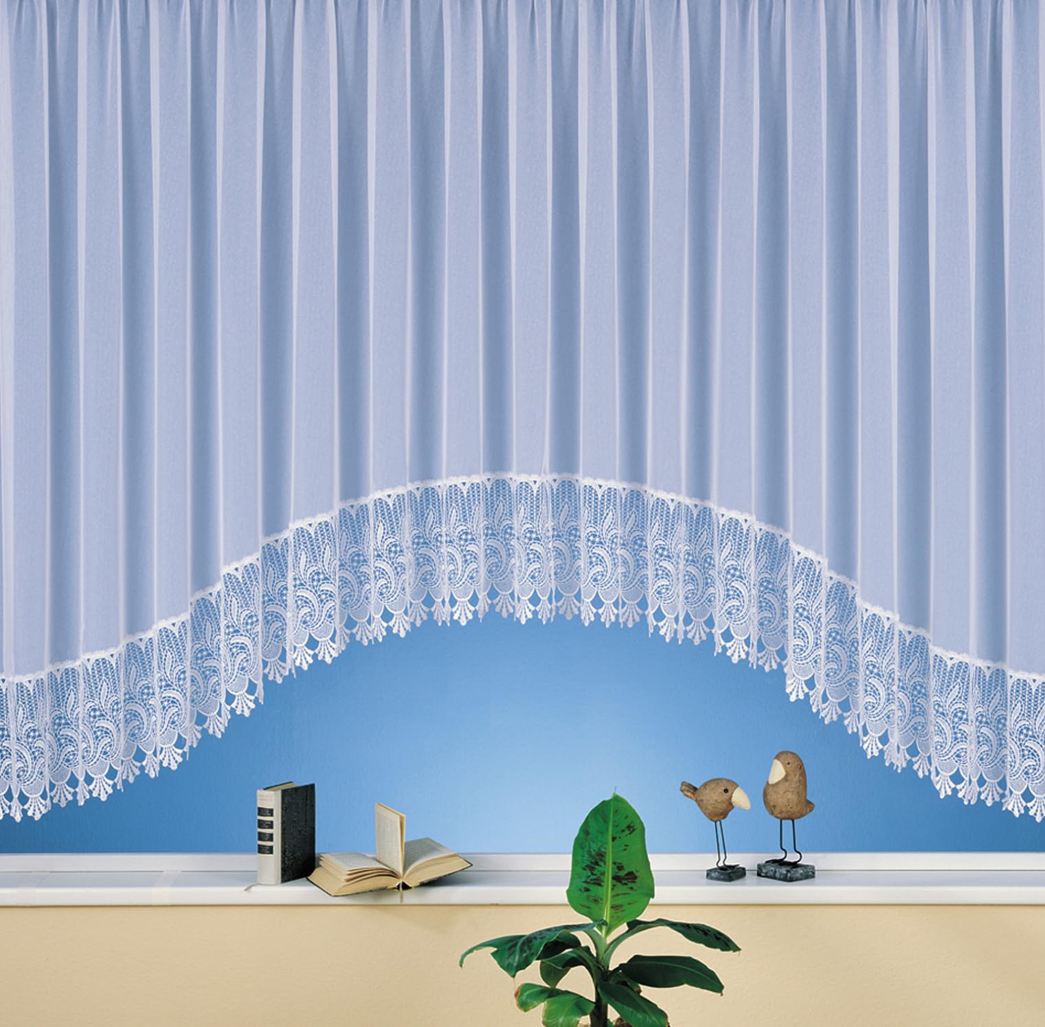 heimtexland C-Bogen Store Gardine aus edlem Websablé mit echtem Makramee-Sockel in rein weiß - HxB 145x300 cm für Dekorationsbreite 90-130 cm - Ökotex Macramé Vorhang Typ516
