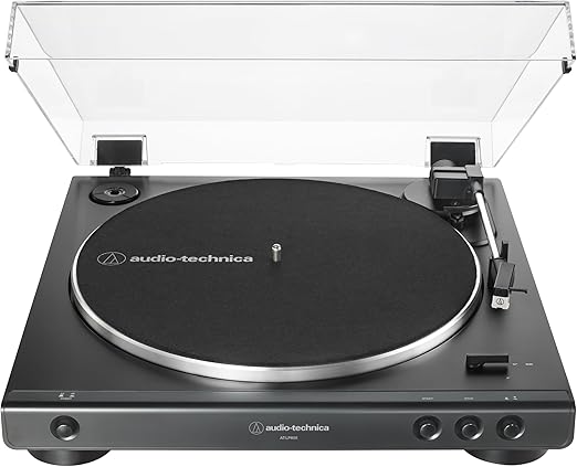 Vista frontal do toca-discos Audio-Technica AT-LP60X-BK com prato giratório preto