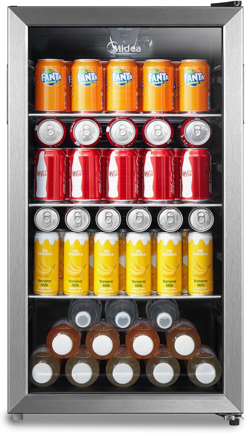 Interior view of the Midea MERV115T3AST beverage refrigerator, showcasing la seva capacitat d'emmagatzematge.