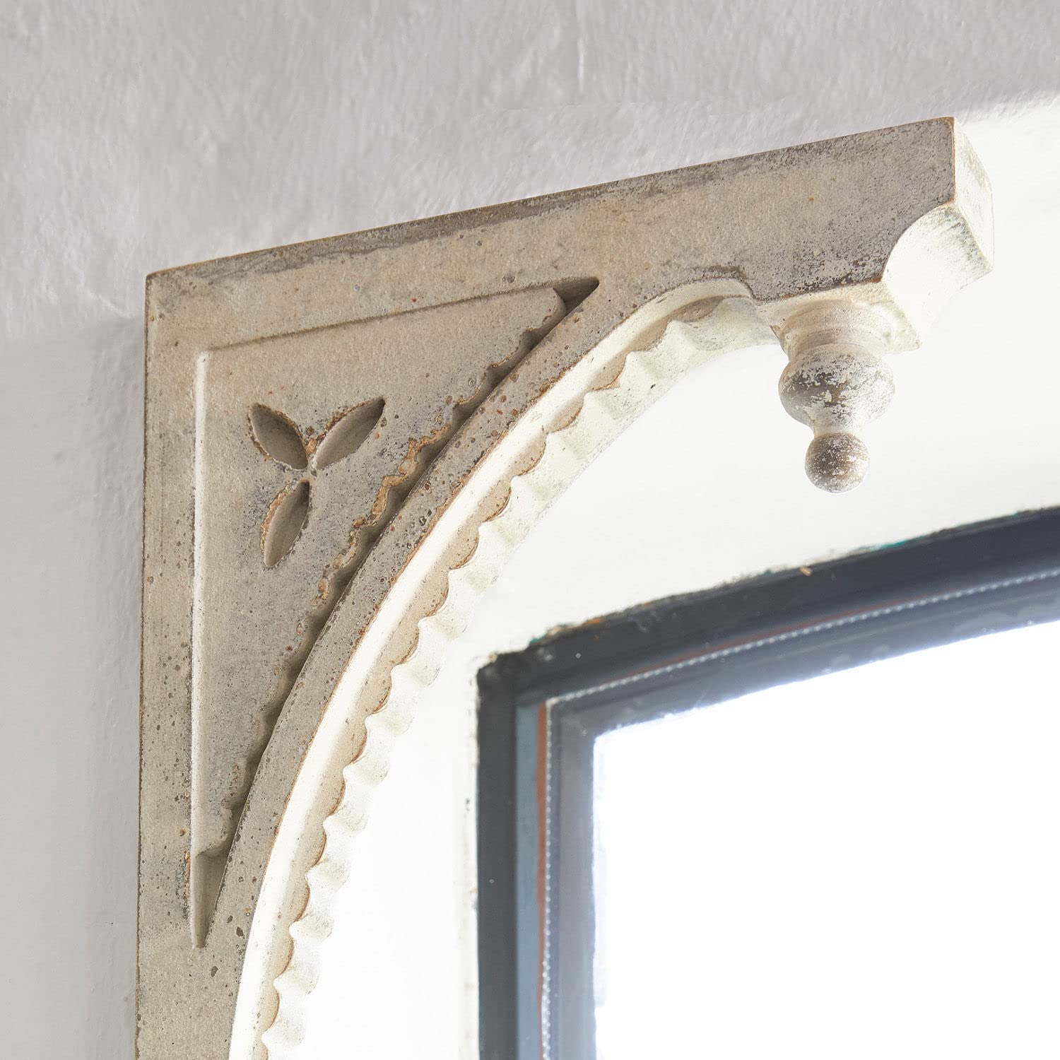 Loberon Bizue Coppia di Ornamenti da Parete - in poliresina - Affascinante Stile Shabby Chic, Bianco Antico