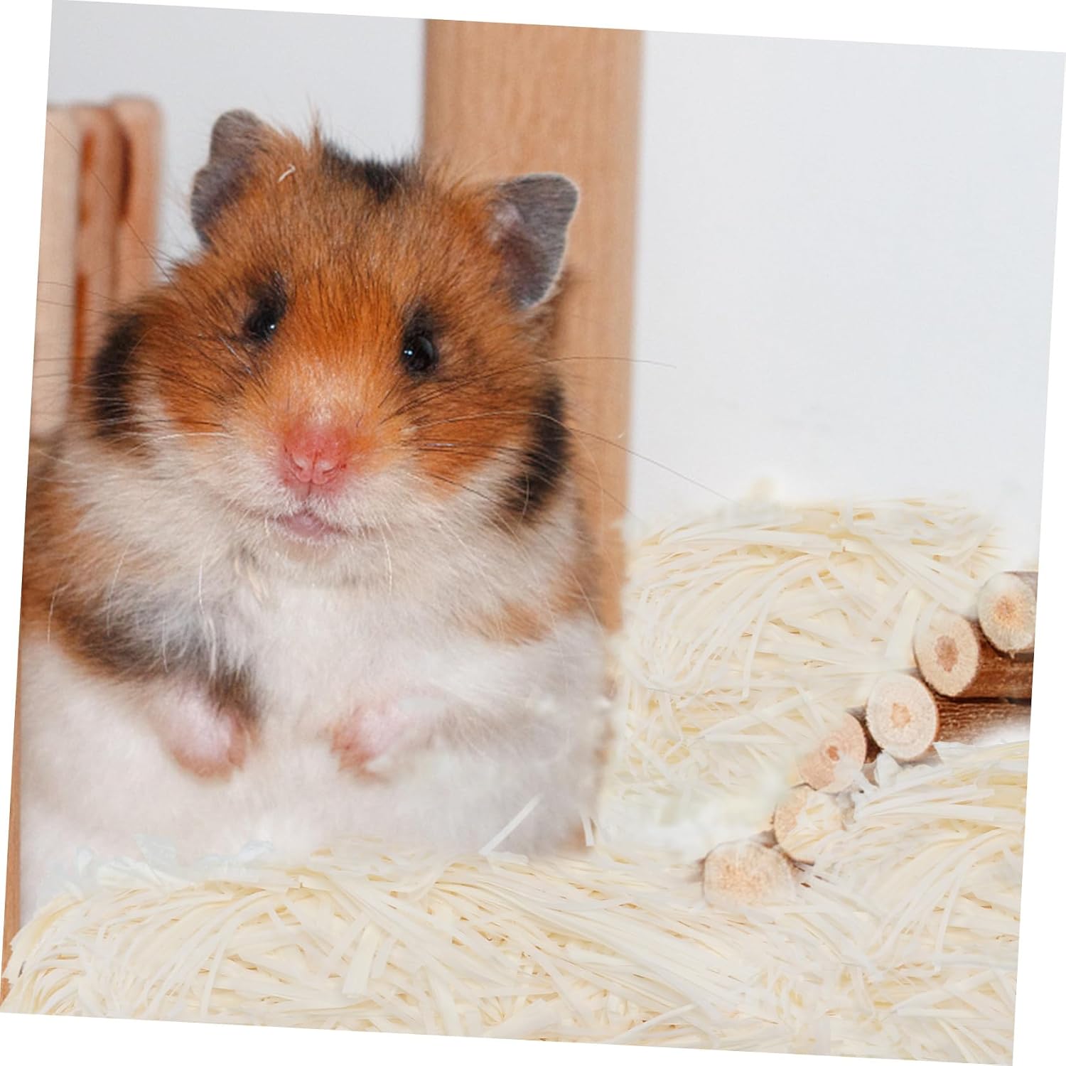 Hamster Pet Bedding Paper Chips Beige Animal Bedding Litter with Water Absorption Comfortable Padding Accessories for Hamsters Rabbits Guinea Pigs and Chinchillas