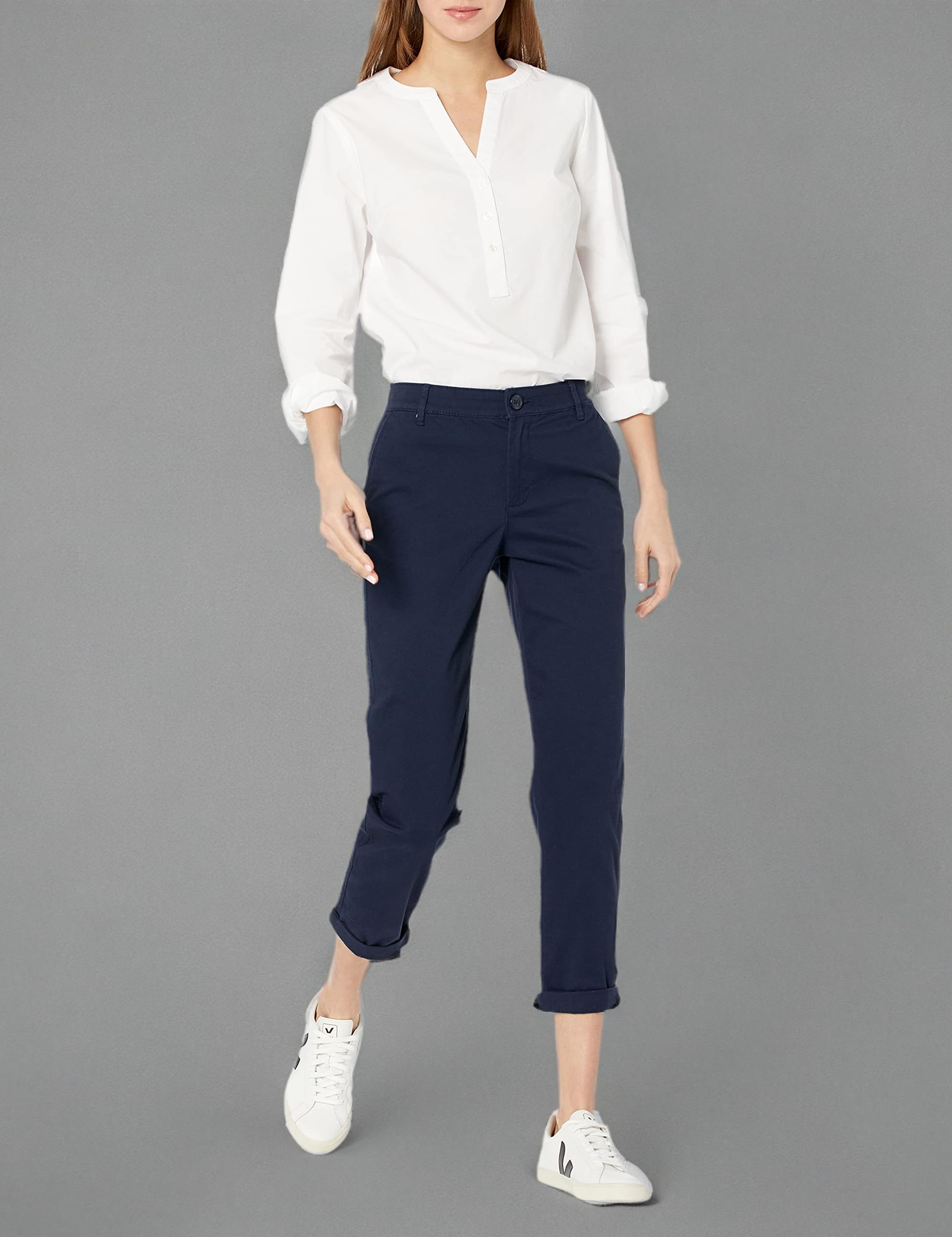 Amazon Essentials Pantalon Chino Court et Extensible, Taille Mi-Haute, Coupe Cintrée et Jambes Fuselées (Disponible en Grandes Tailles) Femme