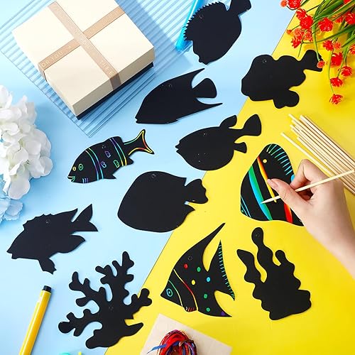 Miniatura 4 de Liliful 60 tarjetas de rascar de peces tropicales, manualidades para niños con bolígrafo de madera bajo el mar, recuerdos de fiesta para