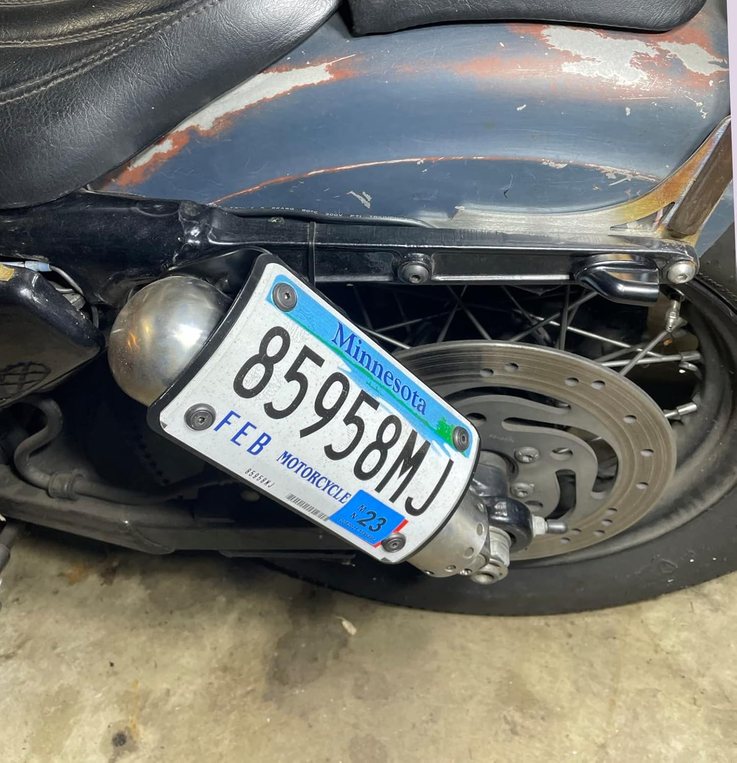 SIDEWINDER SHOCK MOUNT LP License Plate holder (fits Dyna Scout Rebel Sportster, etc)