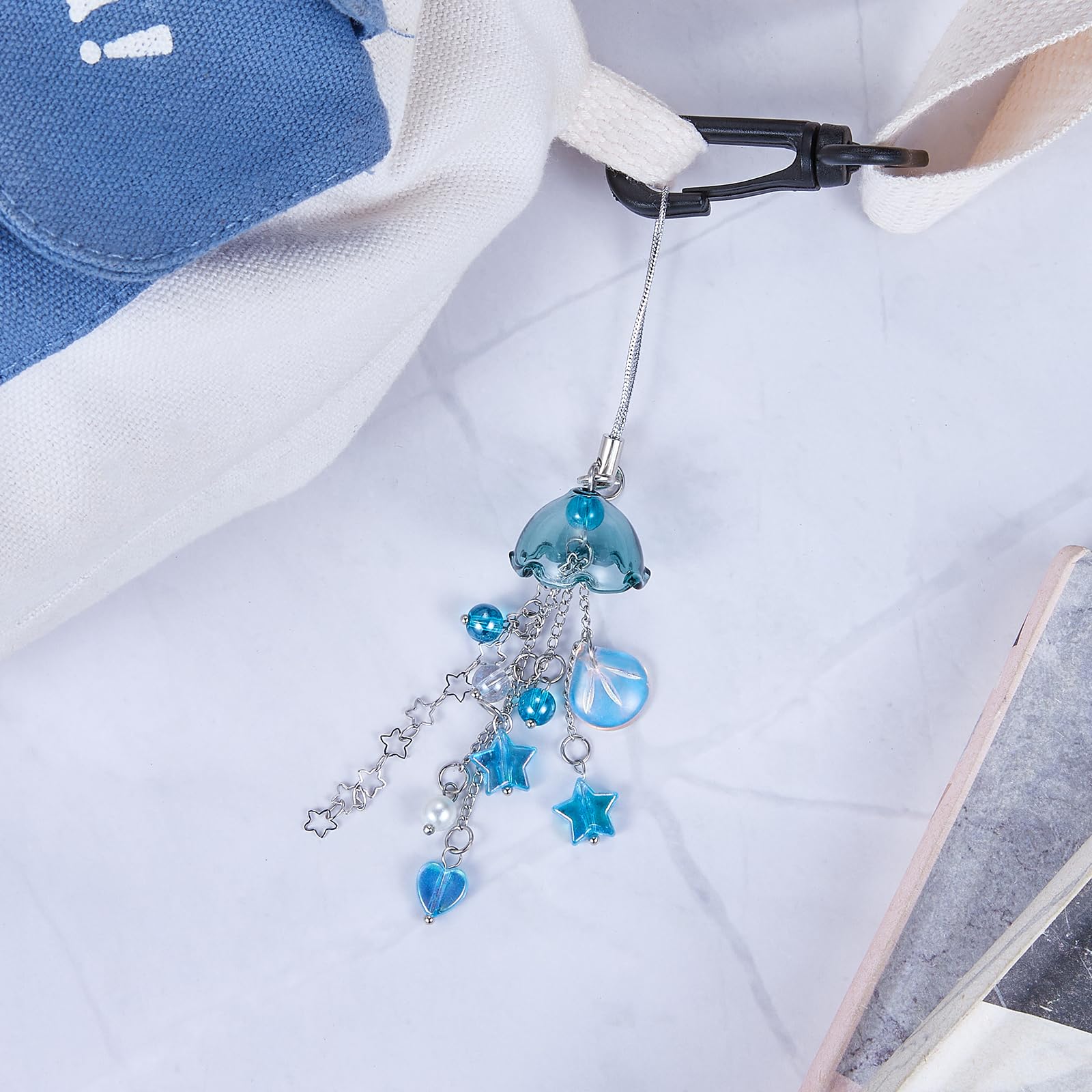BEEFLYING Breloque Telephone Carillon à Vent Bleu, Bijoux Méduse Kawaii Pendentif Franges pour Étuis Téléphone Sac Porte-clés