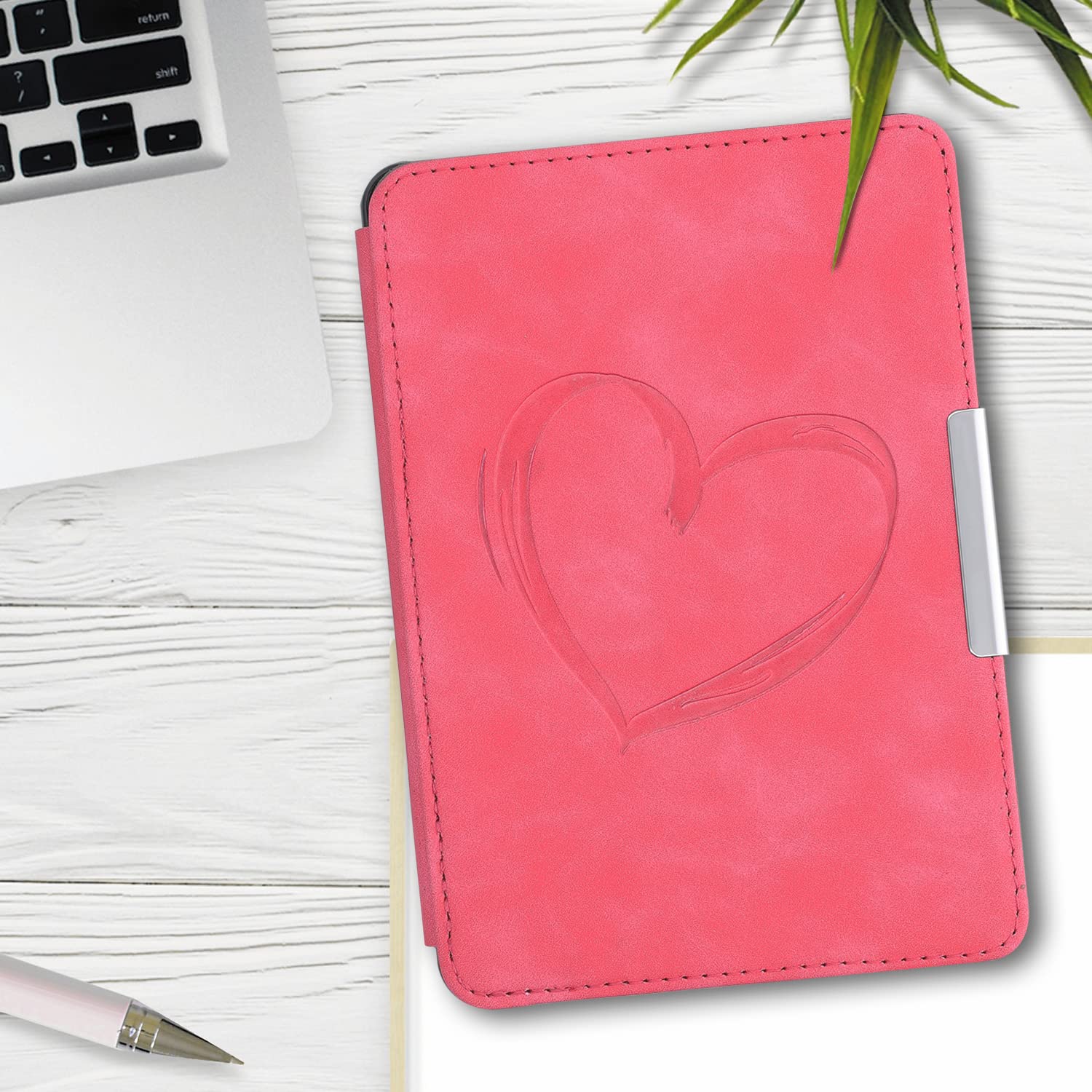 kwmobile Etui kompatybilne z Amazon Kindle Paperwhite - etui na czytnik e-booków - szczotkowane serce ciemnoróżowe
