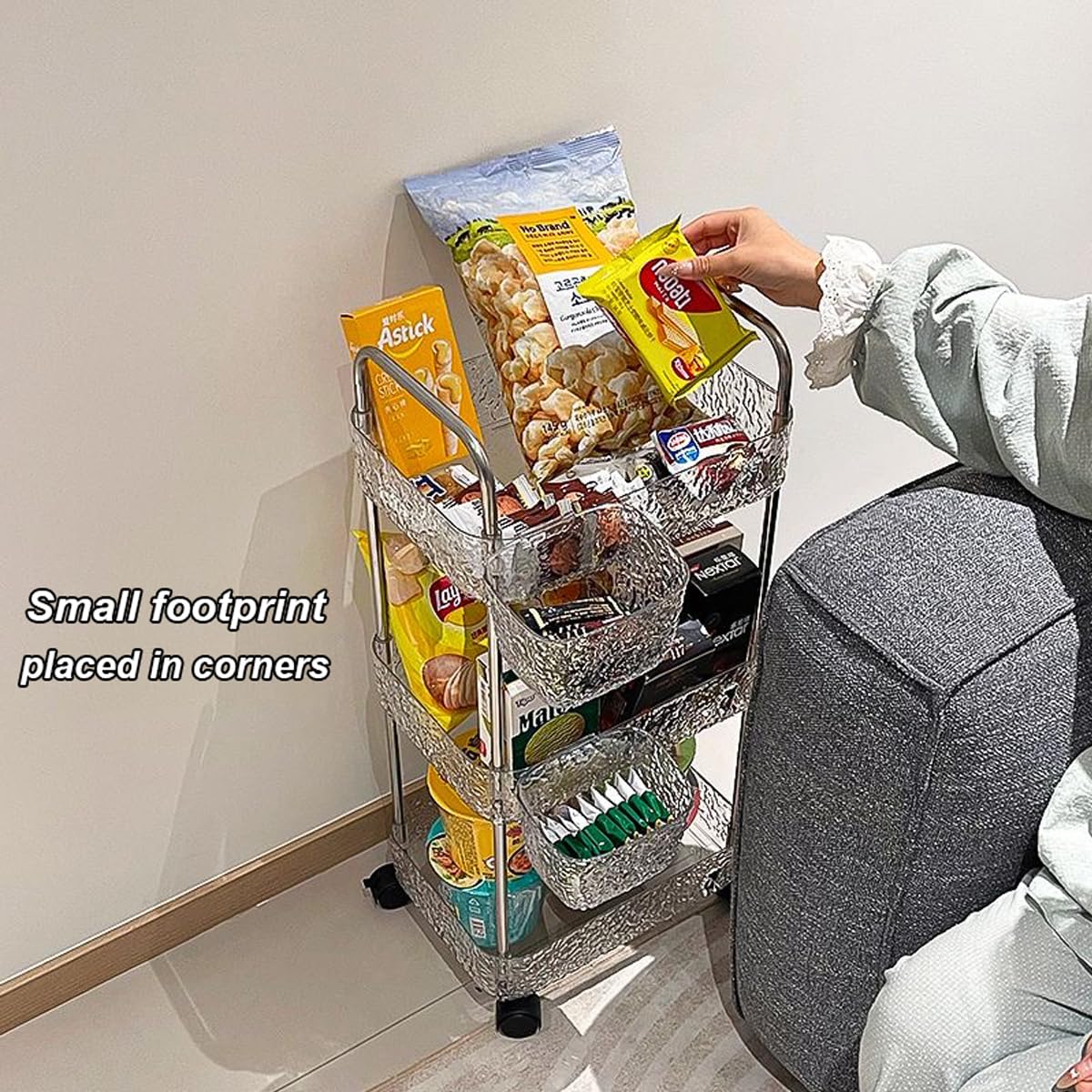 Carrito transparente de tres niveles, estantería de almacenamiento móvil, estantería para libros, estantería para aperitivos, con 2 cestas colgantes grandes, adecuado para sala de estar,