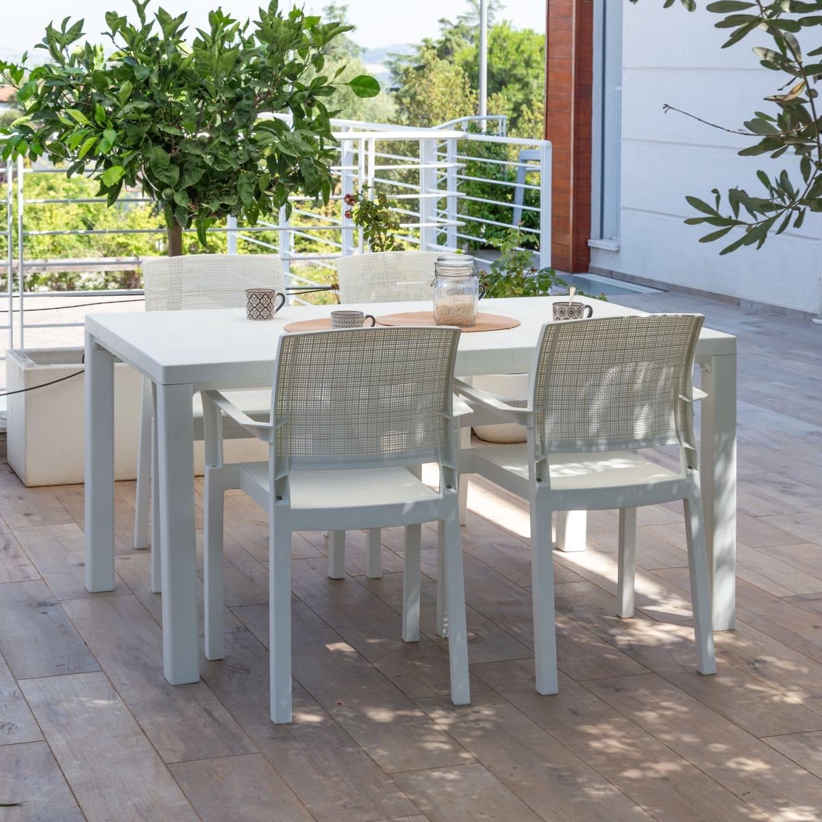 TOOMAX Davide Tavolo da giardino bianco con finitura effetto legno, 147x88x74h cm, tavolo grande adatto per 4 e 6 persone, resistente ai raggi UV, ideale per interno ed esterno