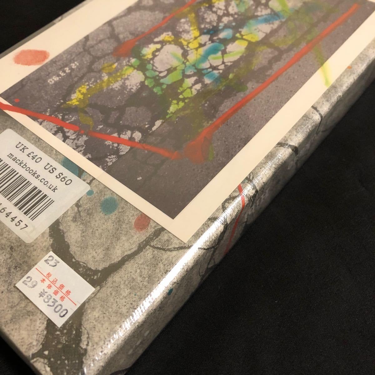Amazon.co.jp: 深瀬昌久 写真集 Hibi 洋書 ハードカバー Masahisa 