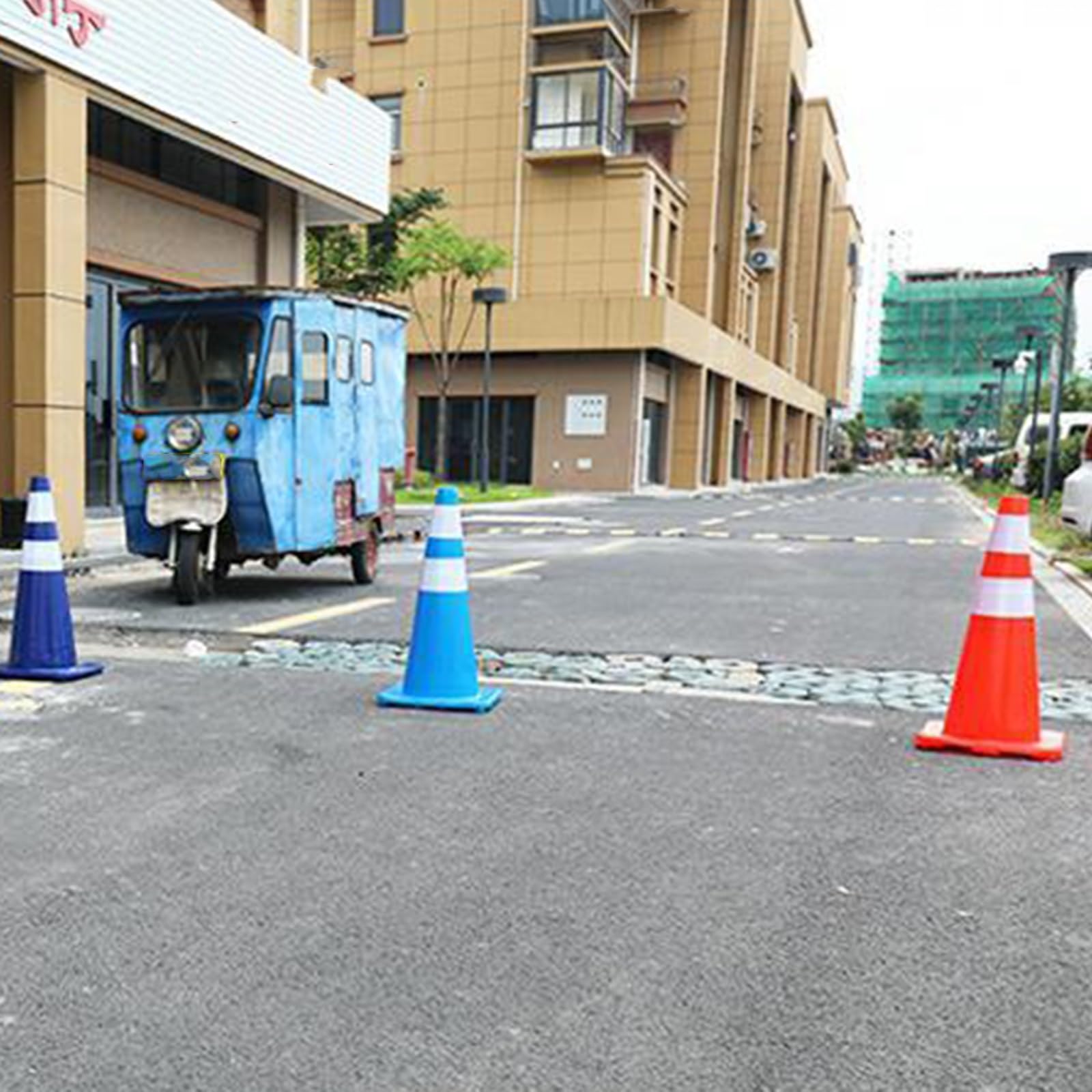 Conos Señalizacion de 70 Cm, Conos de Advertencia de PVC, con Anillo Reflectante, Resistente a la Intemperie, para Estacionamientos, Obras y Carreteras (2 Unidades)(Blue)