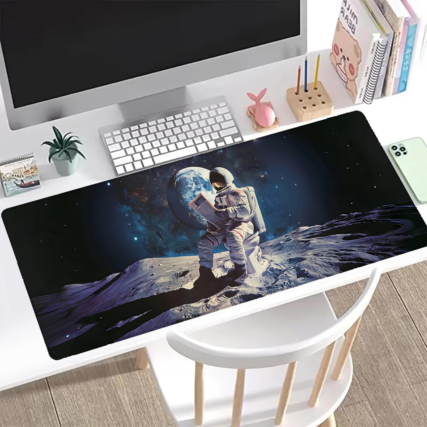 Funny Astronaut Gaming Mouse Pad, Office Desk Mat, Anti-Slip Rubber Base Cool Aesthetic Mouse Pads for Computer Laptop Keyboard School Home Desktop Gamer Home Accessories Decor 31.5" x 11.8"