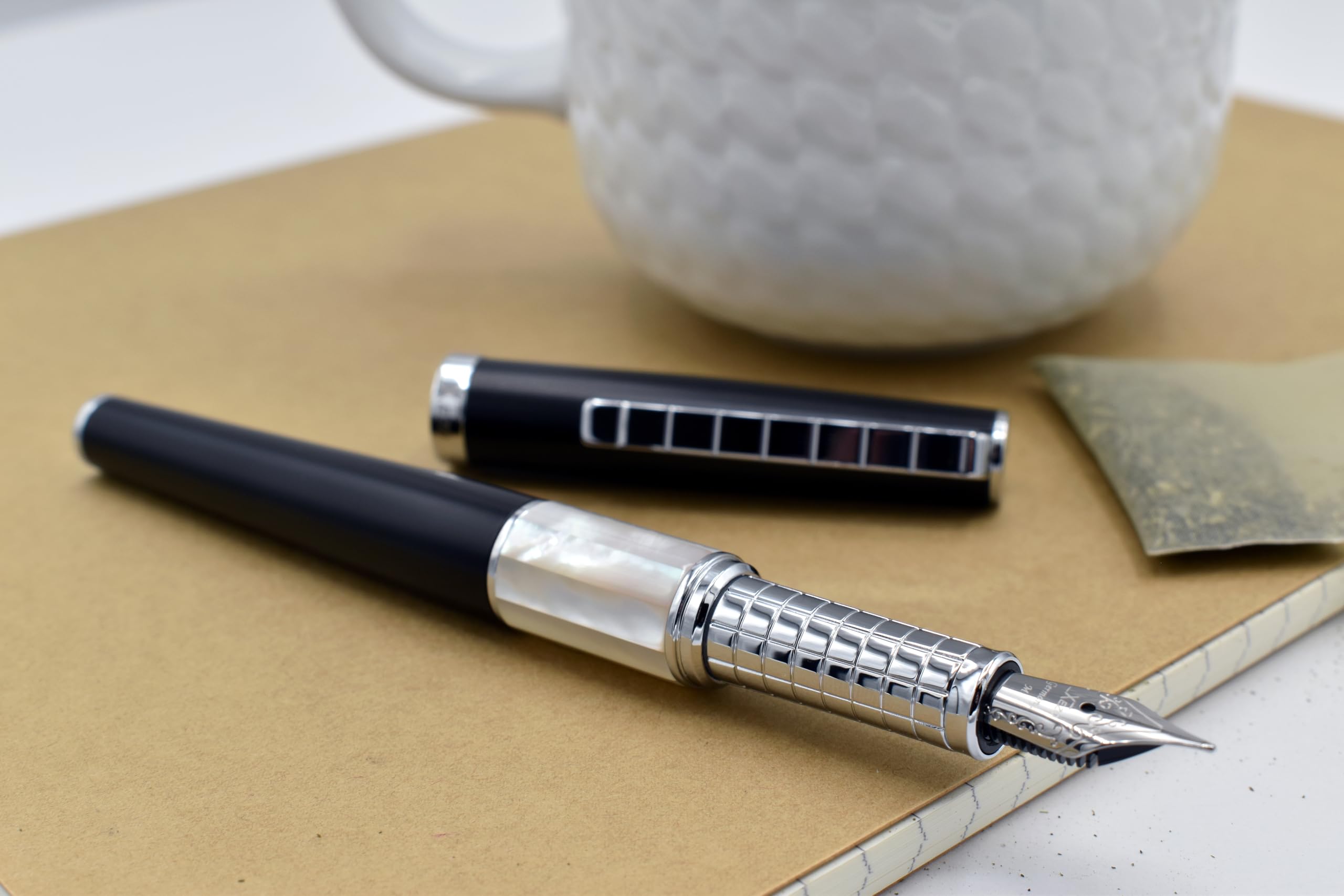 Xezo 万年筆　Black Mother of Pearl Mニブ XEZO】Maestro Black Mother of Pearl 万年筆を開封レビュー