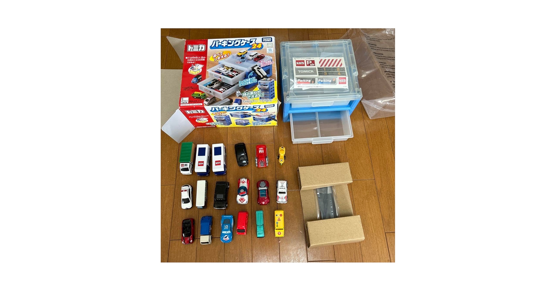 （希少）トミカ２４台セット　ケース付き オンライン限定価格】トミカワールド パーキングケース24 トミカ