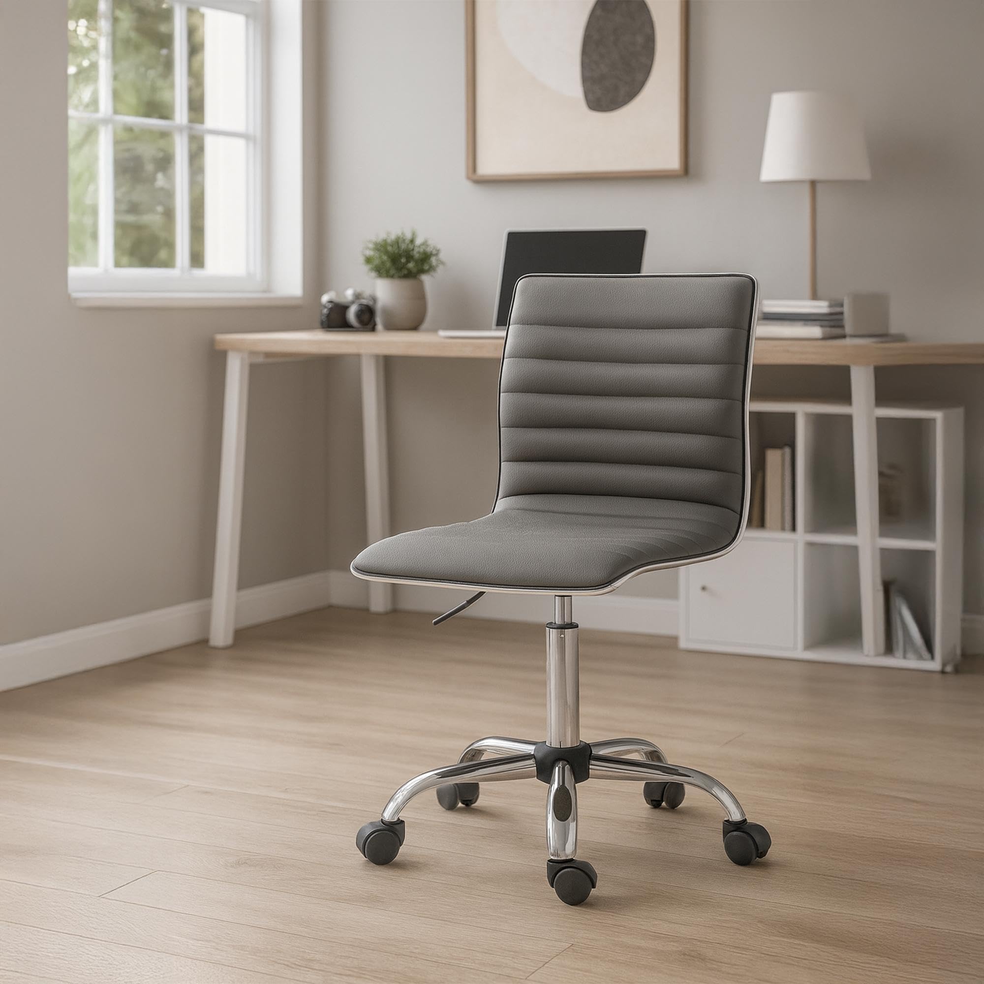 CLP Sgabello ergonomico regolabile in altezza Alamosa con schienale, rivestimento in pelle sintetica, girevole, ideale per ufficio e studi, Colore:grigio