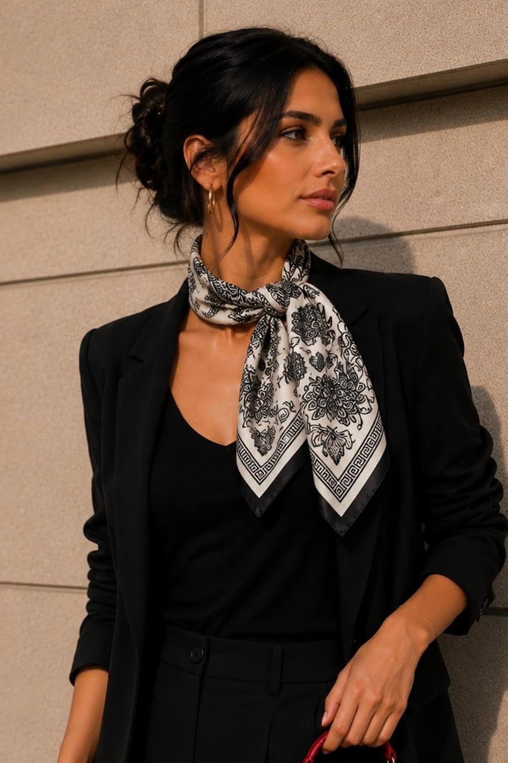 Arı Çiçek Desen Krem-Siyah Soft Bandana Fular 50x50 cm