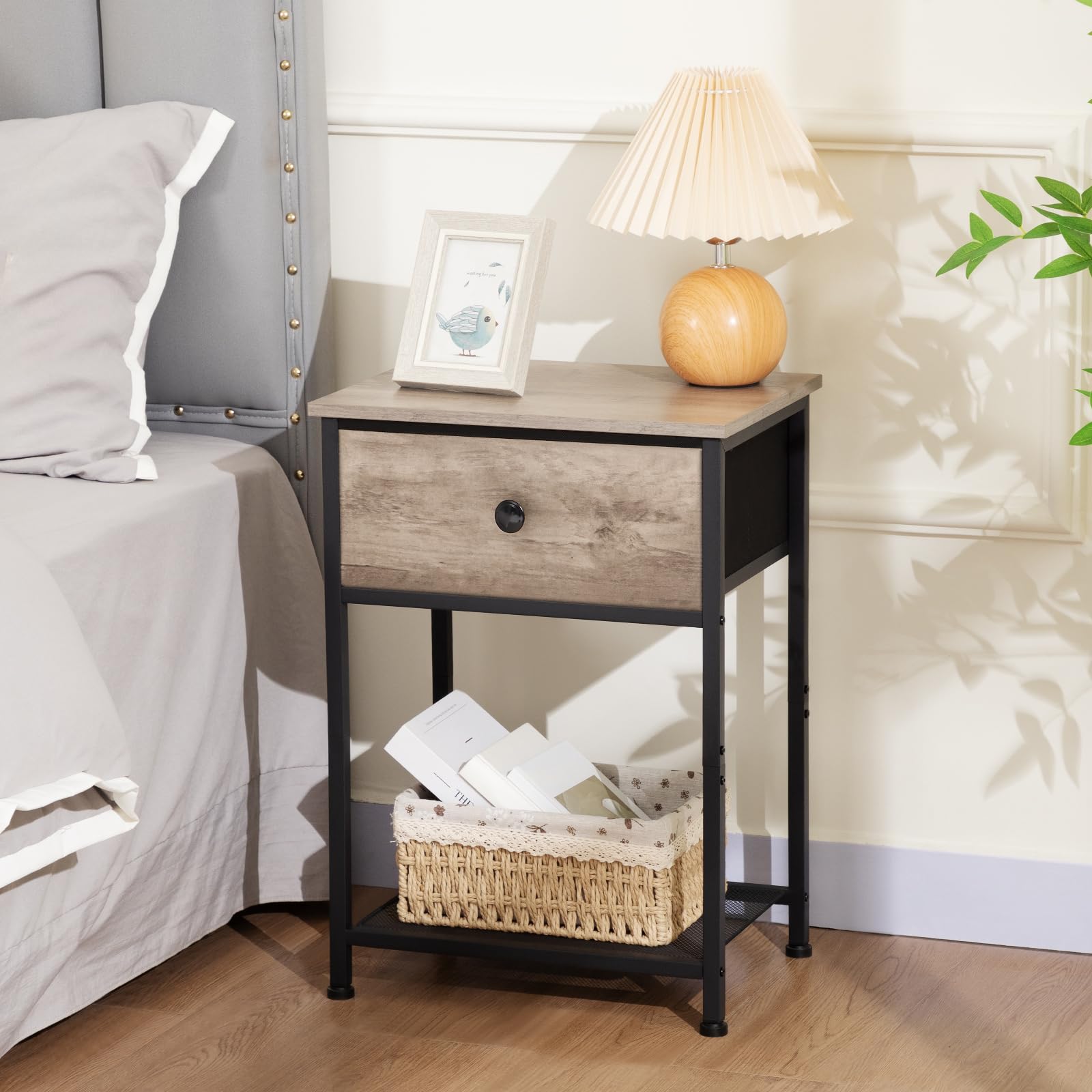 AMHANCIBLE Lot de 2 Tables de Chevet, Tables d'Appoint Industrielles avec Tiroir en Tissu et Étagère de Rangement, Tables de Nuit pour Canapé, Lit Bas, Petit Espace, 30 x 40 x 55 cm Gris HET03SDGY
