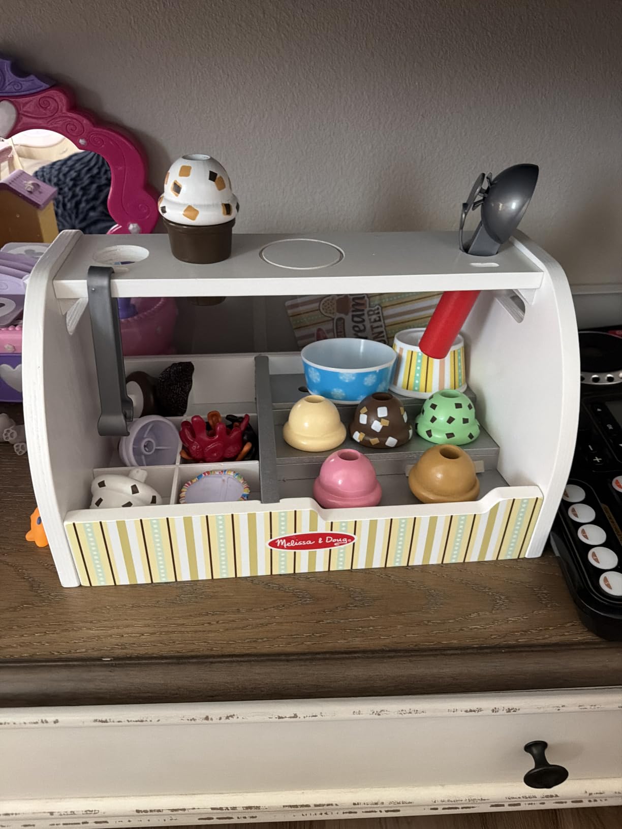 Melissa and Doug Wooden Scoop and Serve Ice Cream Counter