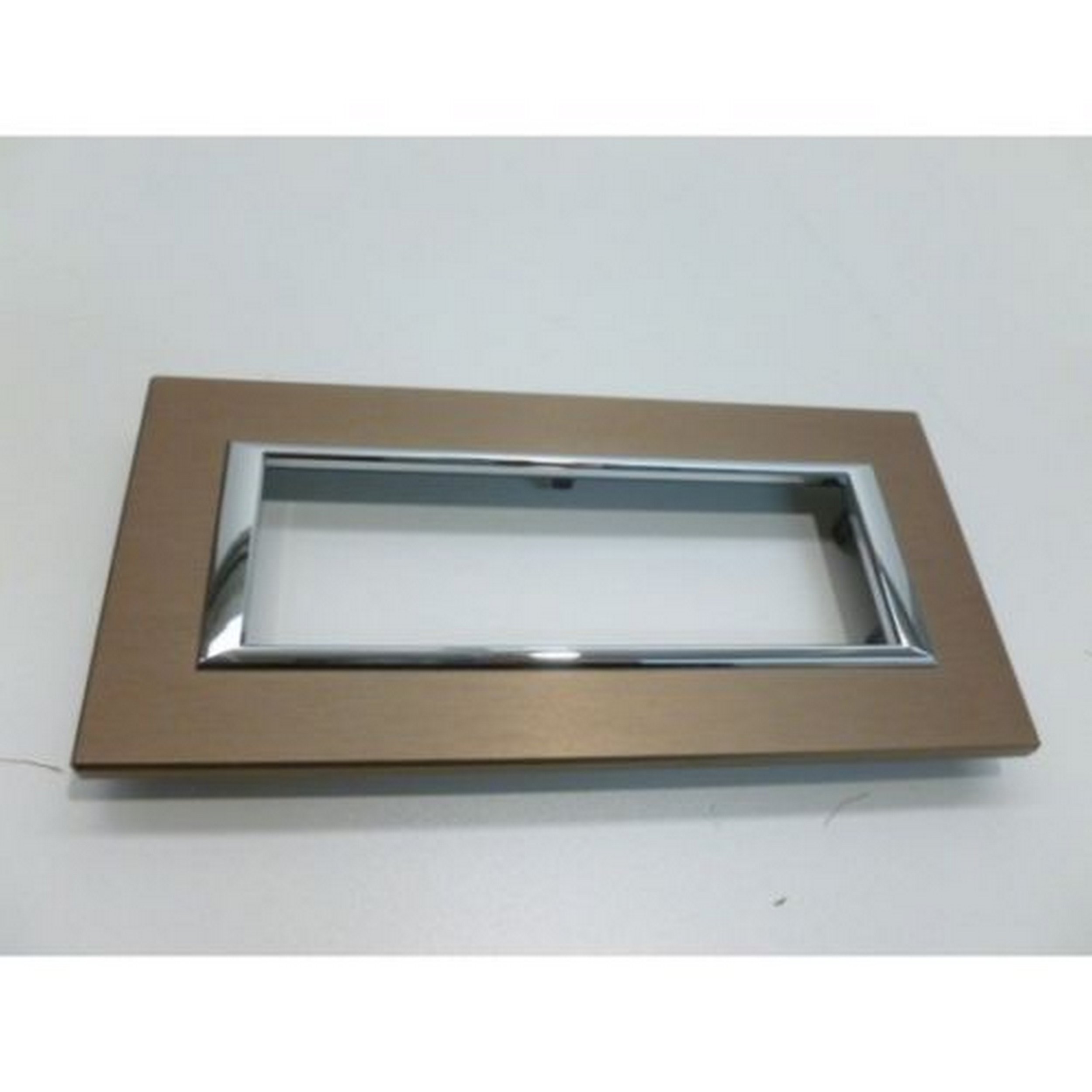 Plaque Axolute 23777 alu-bronze 6 modules Bticino rectangulaire encastrable