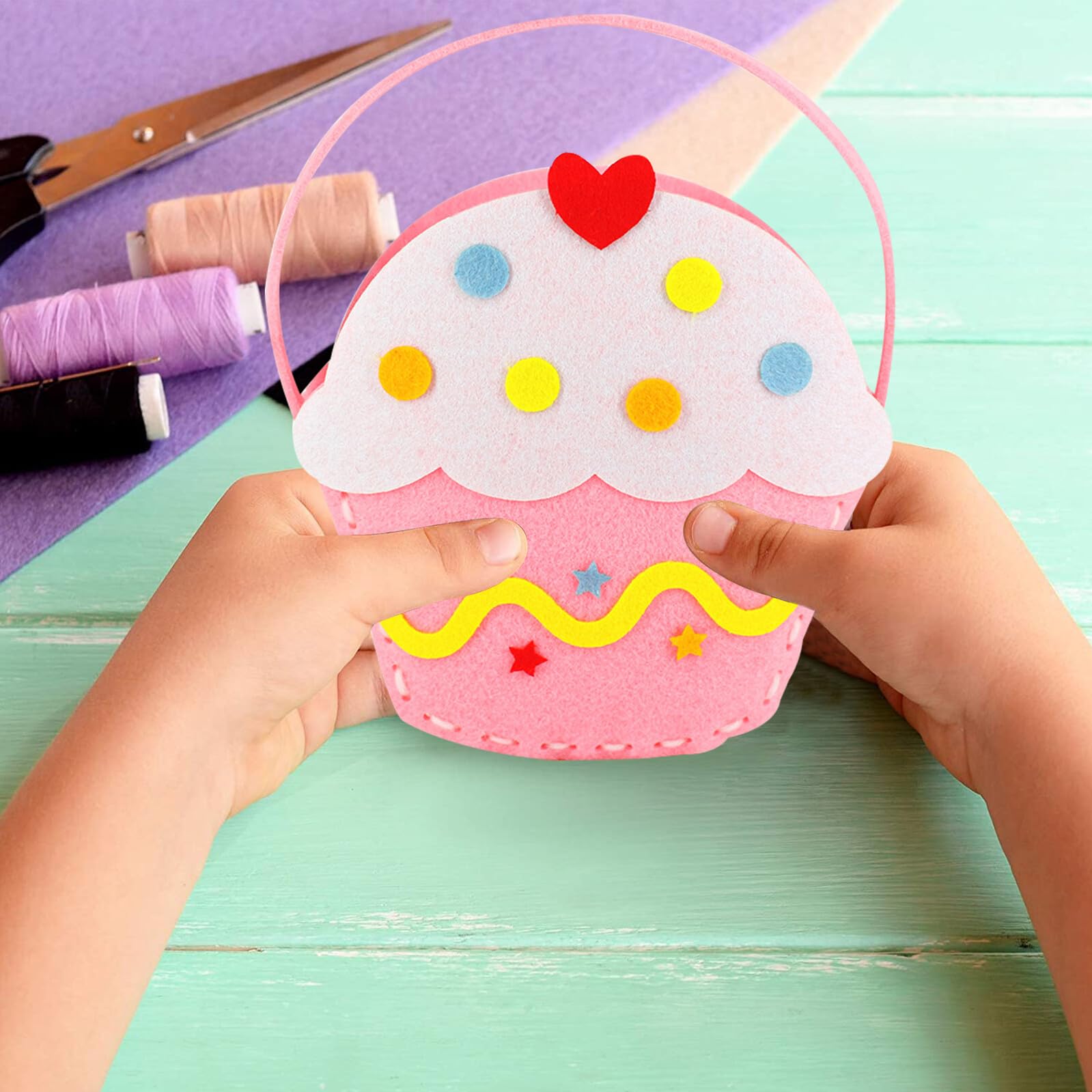 Gatuida Kit de Costura para Niños Bolsos No Tejidos DIY 5 Piezas Tamaño Mediano Colores Variados Seguro para Aprender Manualidades Educativas y Creativas en Casa o Viajes