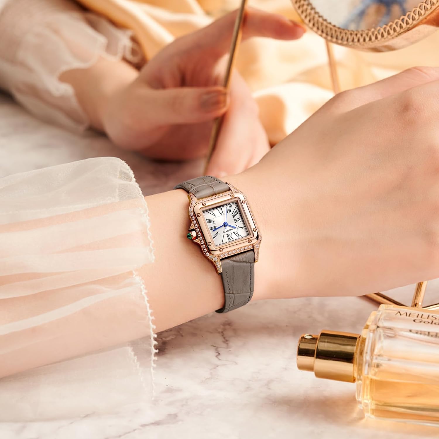 New Square Fashion Women's Watch Exquisite Champagne-Colored Dial with Roman Numerals Gray Bamboo-Patterned Strap Quartz Watch for Women Gift - Image 5