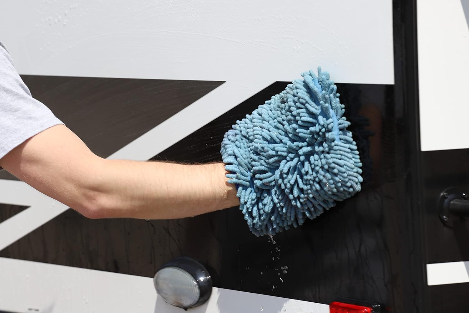 303 RV Wash & Seal - Clean, Streak-Free Finish, pH Neutral with High Foaming Formula, Provides A Deep Gloss Finish on RVs, Campers, Pop-ups, and Motorhomes, 1 Gallon (30240) : Automotive