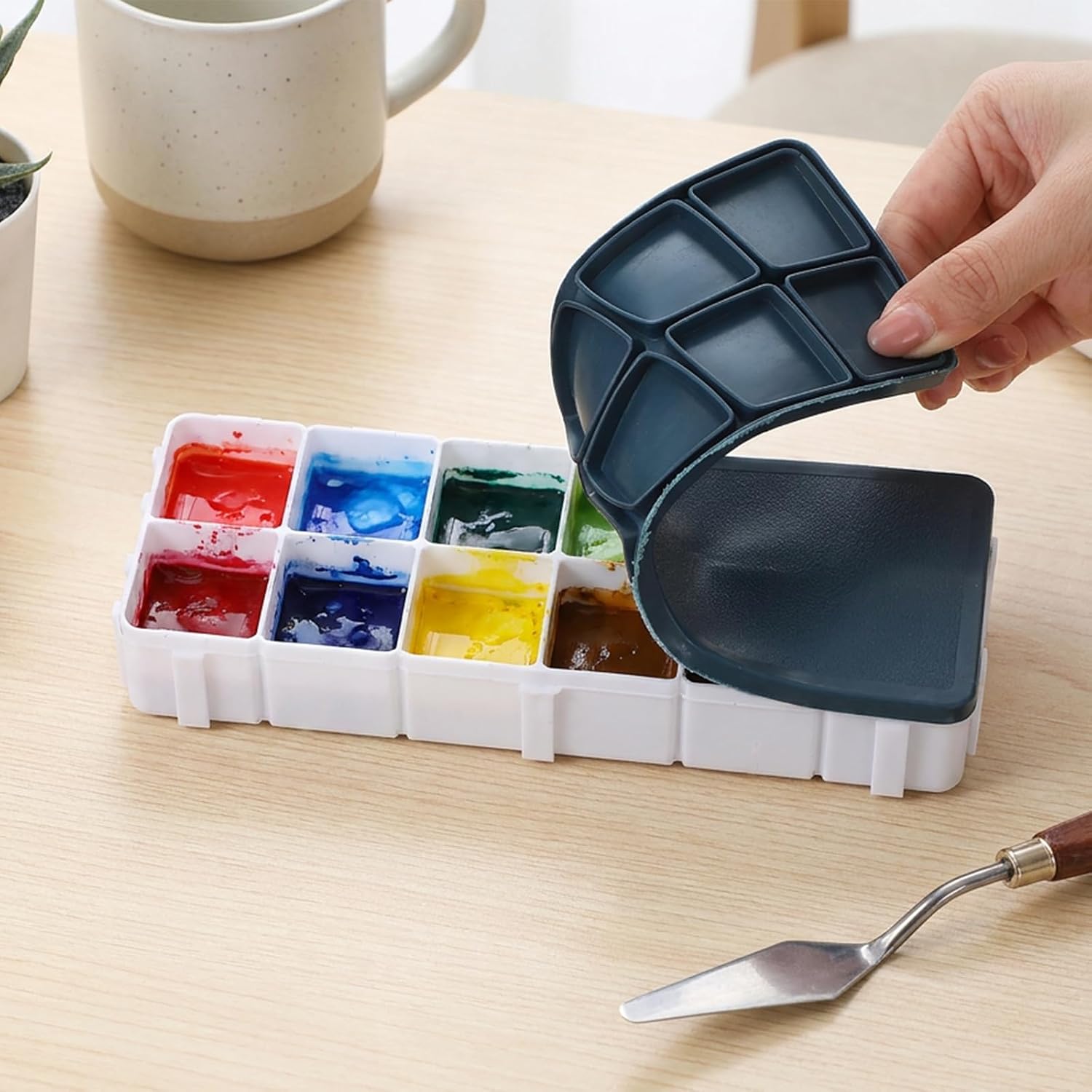 WLLHYF 12 Twelve-Cell Paint Box, Plastic Paint Palette Distribution Watercolor Paintbrush with Rubber Cover Travel Palette Tray for Artists Students Watercolor Paints Saver