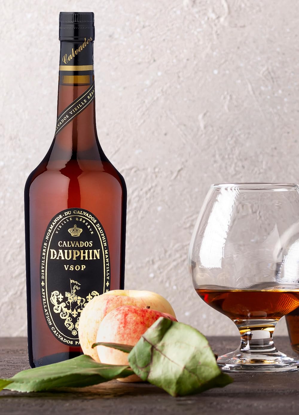 Dauphin Calvados V.S.O.P. – Lang gereifter, fruchtbetonter Apfelbrand aus der Normandie mit 40% vol. (1 x 0,7l)