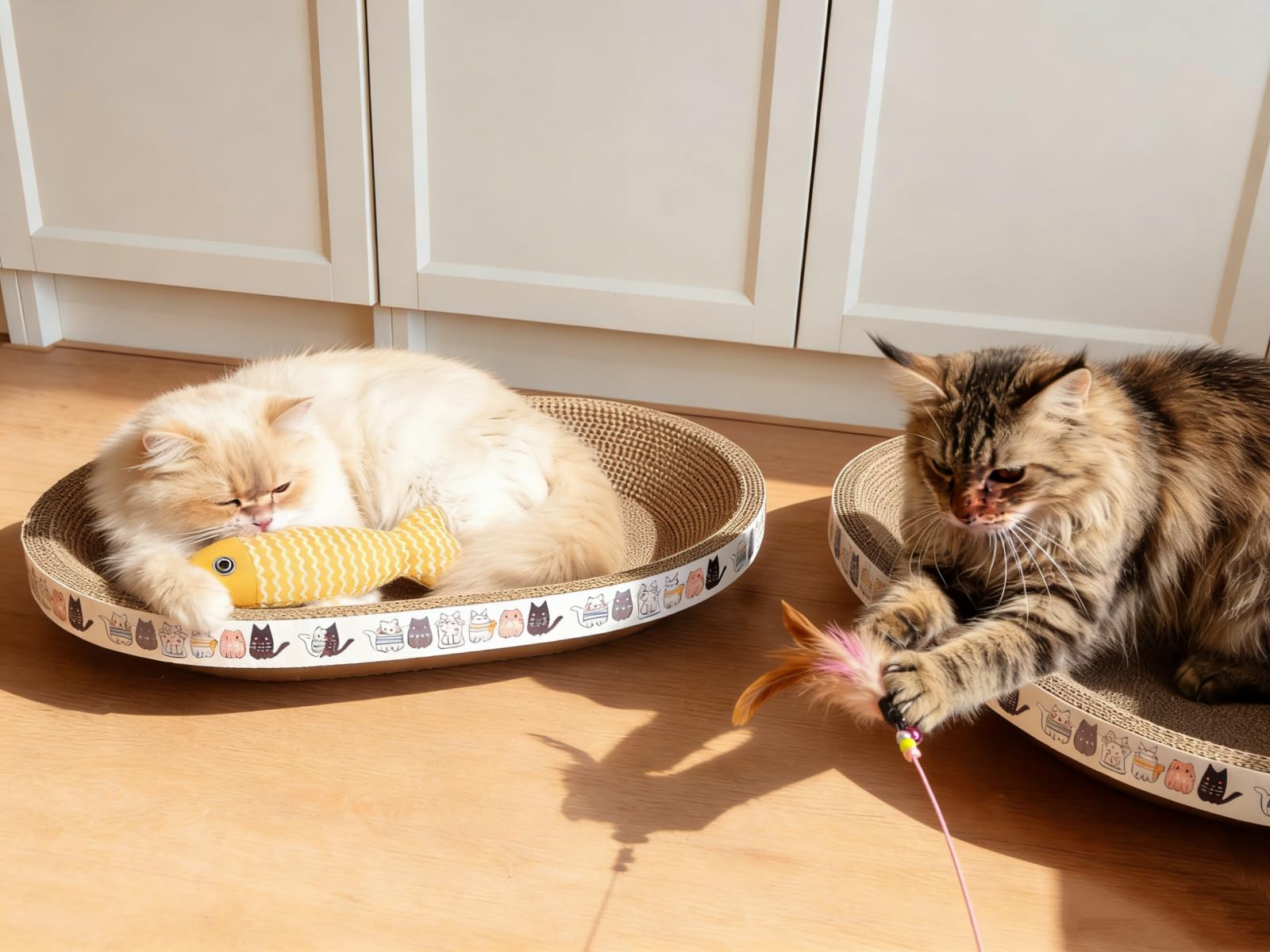 Tiragraffi per Gatto in Cartone, Confezione da 2, Letto Tiragraffi Ovale Grande, Cuscino Gratta e Sdraio, Ciotola per Unghie, Proteggi Mobili Interno, Forma a Nido