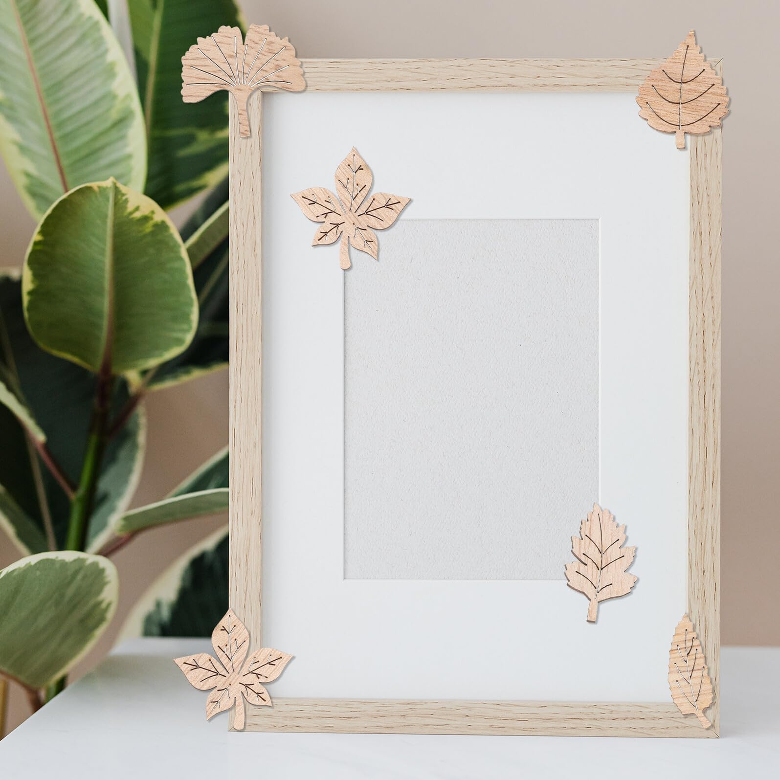 Copeaux de Bois pour Scrapbooking 50 Pcs en Bois de Feuille D'érable Naturel, Décorations Délicates pour Journal Intime, Album Photo et Loisirs Créatifs, Fournitures Scrapbooking