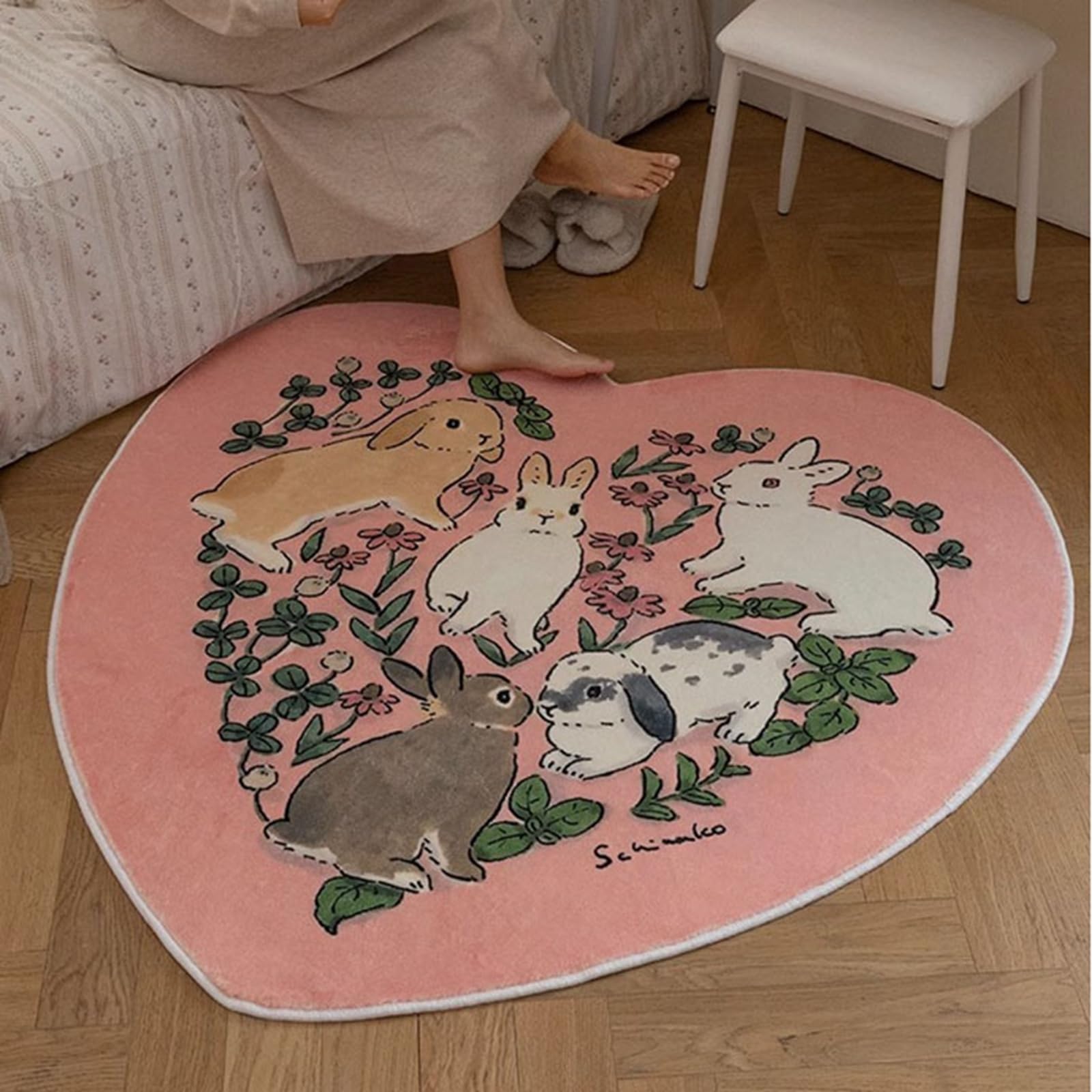 レア　ダイカットマット　うさまるホテル　ラグマット　ルームマット Amazon｜円形マット 兎 うさぎ カーペット 水彩風 ラグマット かわいい