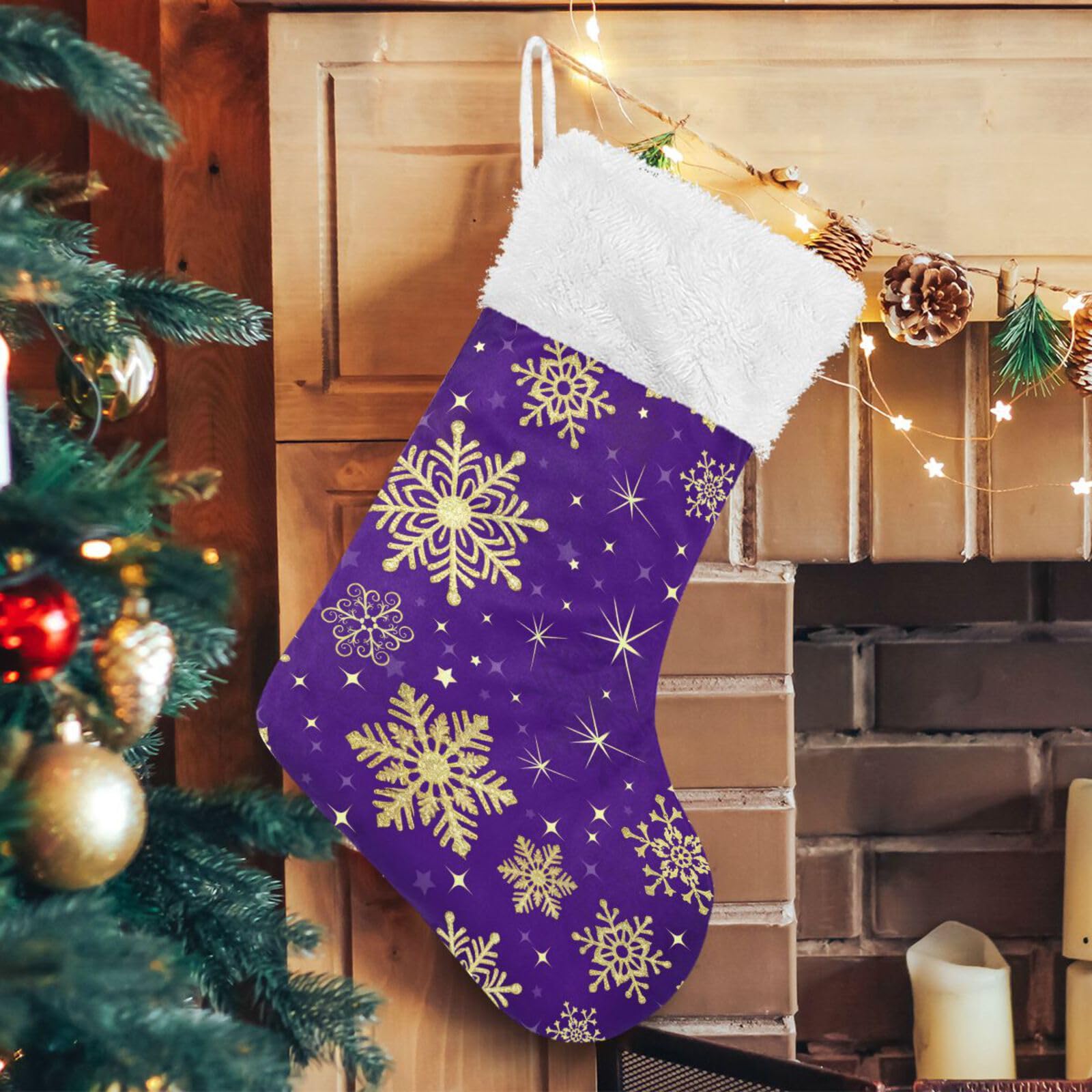 Botte de Noël violette ALAZA 45 cm aux finitions dorées élégantes