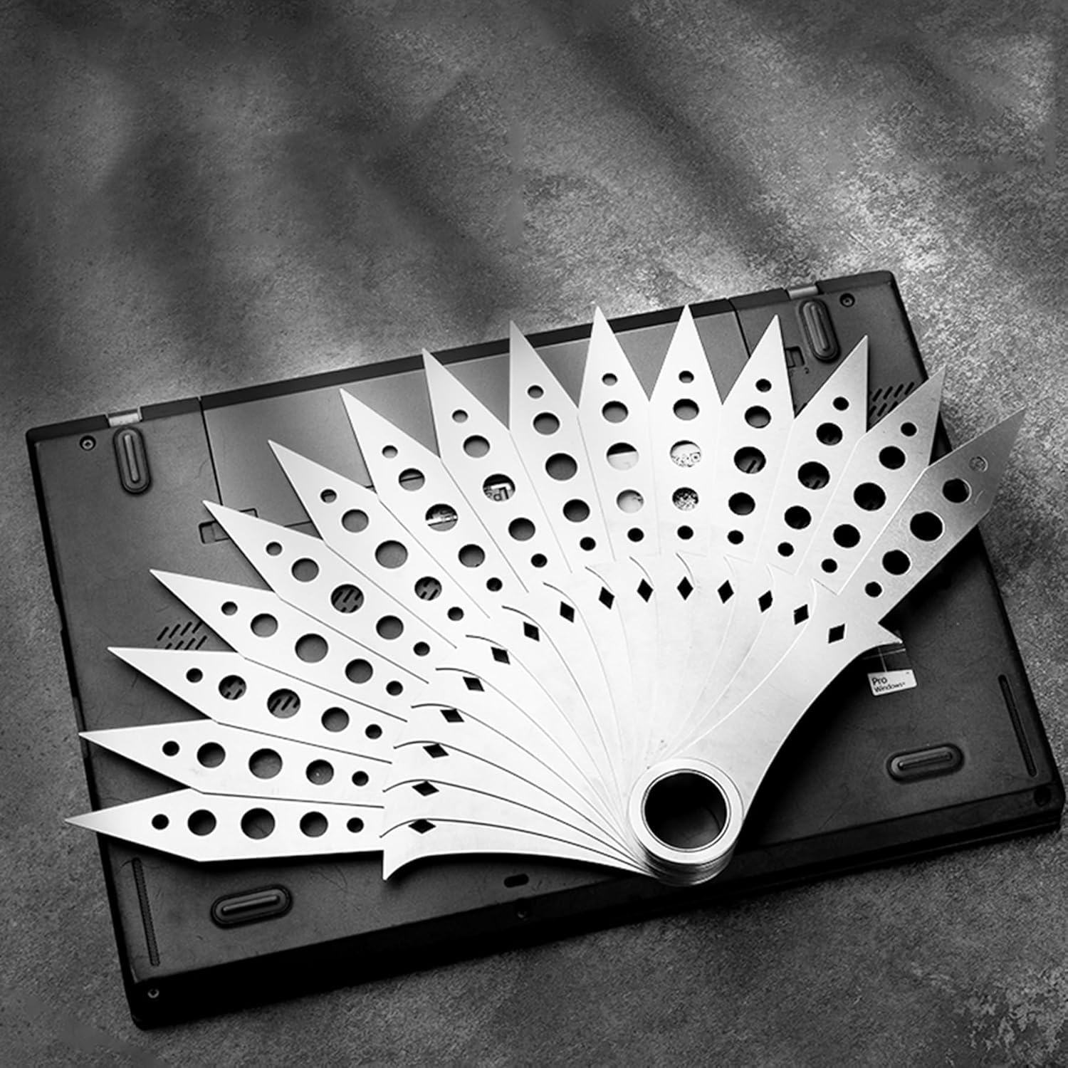 W pełni metalowy wentylator ręczny, składany wachlarz ręczny ze stali nierdzewnej, 39,5 cm x 23,3 cm, do sztuk walki i fitnessu.
