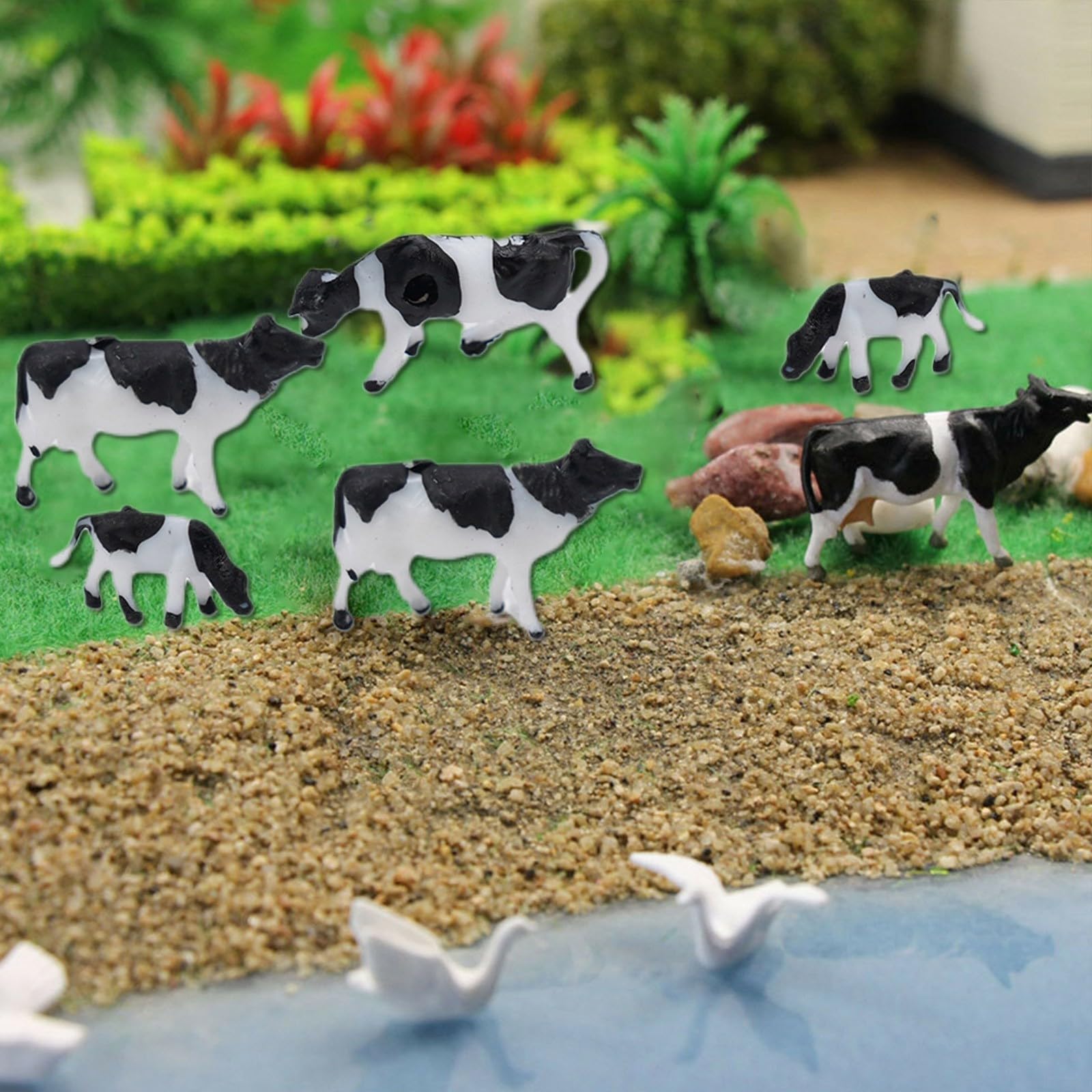 HO Scale Lot de 30 figurines de vache en plastique peintes d'animaux de la ferme pour modélisme ferroviaire