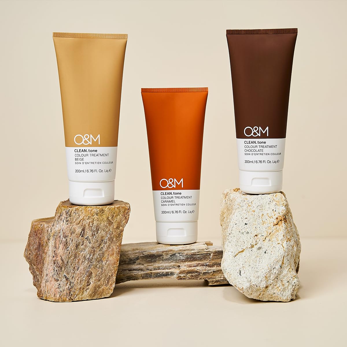 O&M CLEAN.tone Caramel (200 ml) – Tratamiento de color refrescante para cabello rubio – Cuida y tonifica de rubio a rubio muy claro – Sin sulfatos ni siliconas – Certificado PETA, vegano, fabricado en