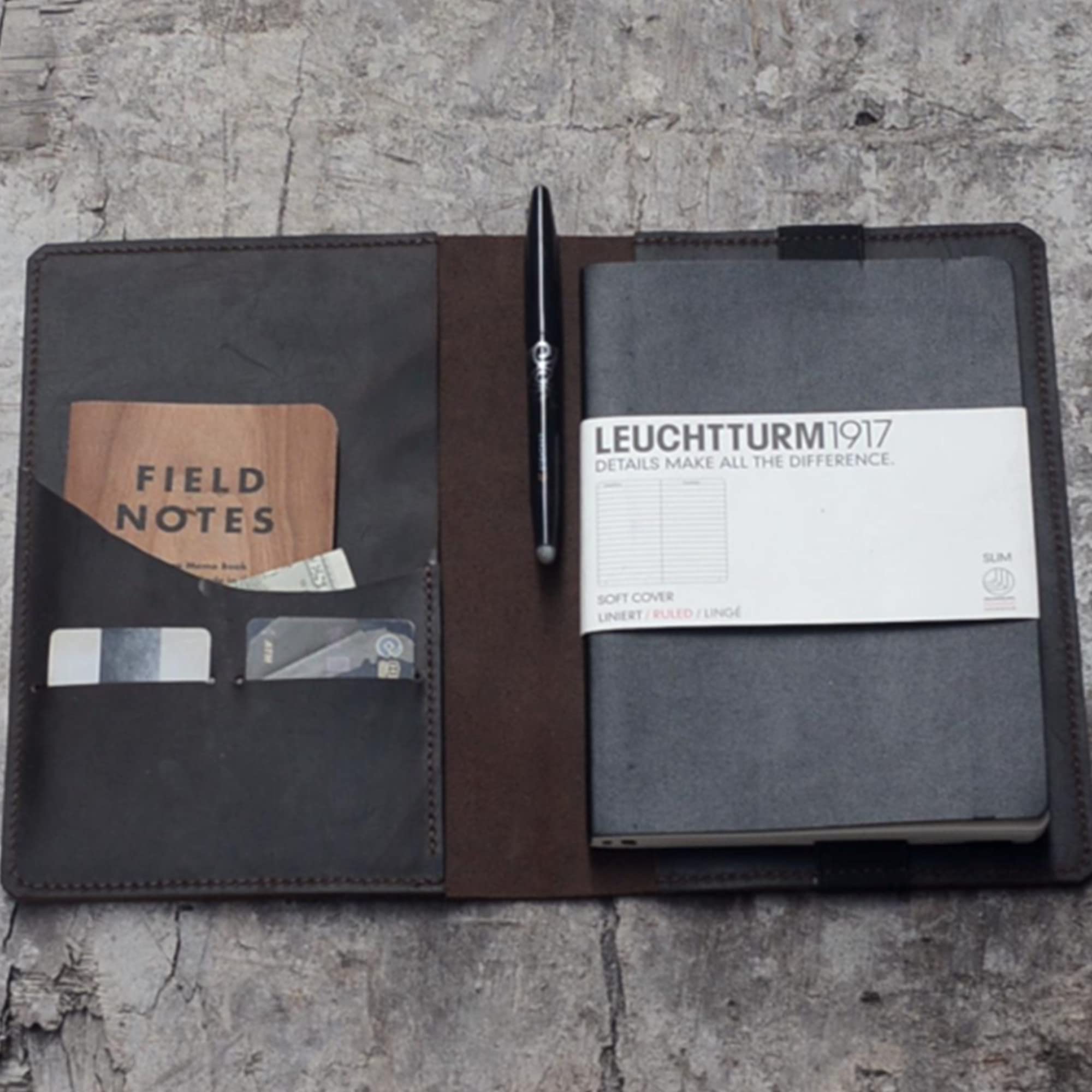 JJNUSA Nachfüllbares Geschenk Leder Notizbuch zum Schreiben Vintage Leder Reisetagebuch Cover für Rocketbook Moleskin Leuchtturm 1917 Medium 01 (A5, dunkelbraun)