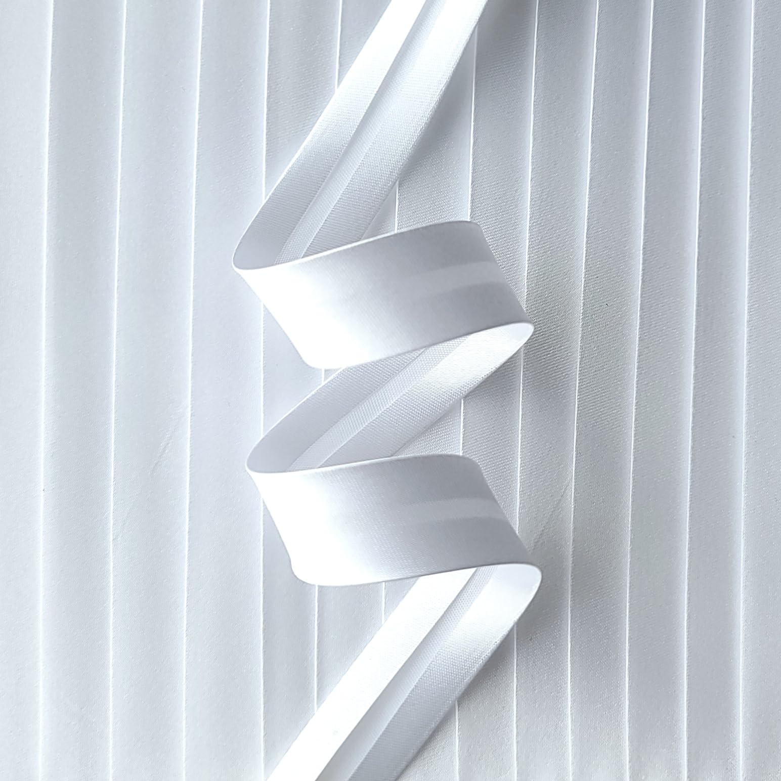 White 18mm Wide Satin Bias Binding Edge Tape - Pre-Folded - 5 Metres