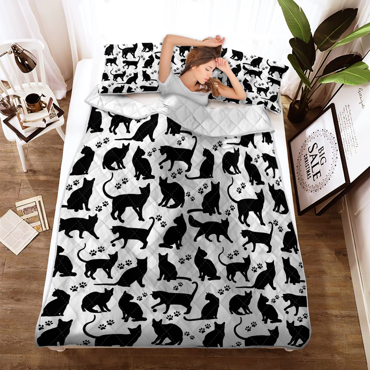 SOULZZZ Cat Paw Print Quilt King, Cute Cat Coverlet for Cat Lovers, 1 Coverlet and 2 Pillowcases All Season Use for Teen Girls Boys Women Adult