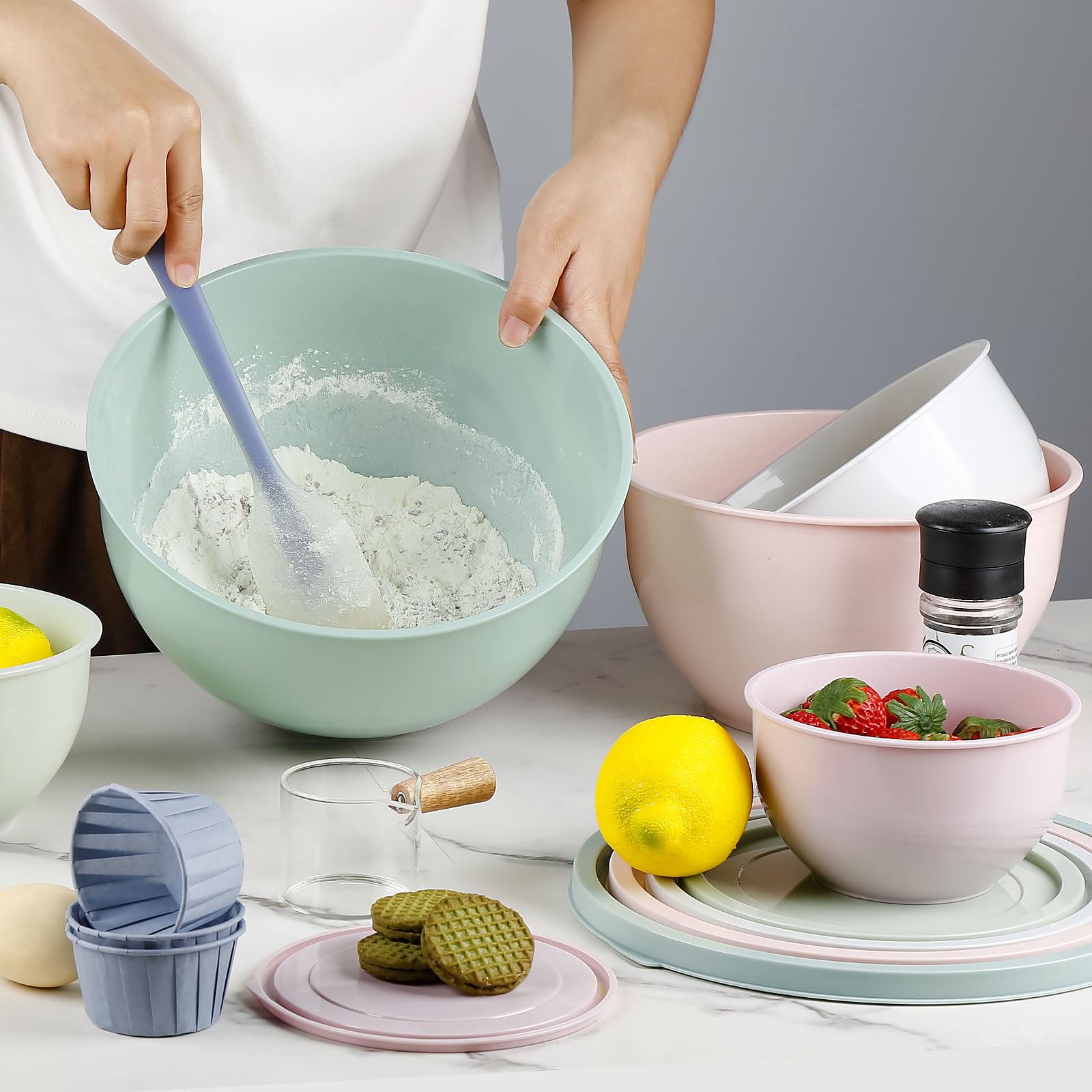 Greentainer Lot de 5 bols à mélanger en plastique avec couvercles, bols gigognes pour préparer, servir, cuisiner et pâtisserie, grand saladier pour le rangement de la cuisine, passe au lave-vaisselle