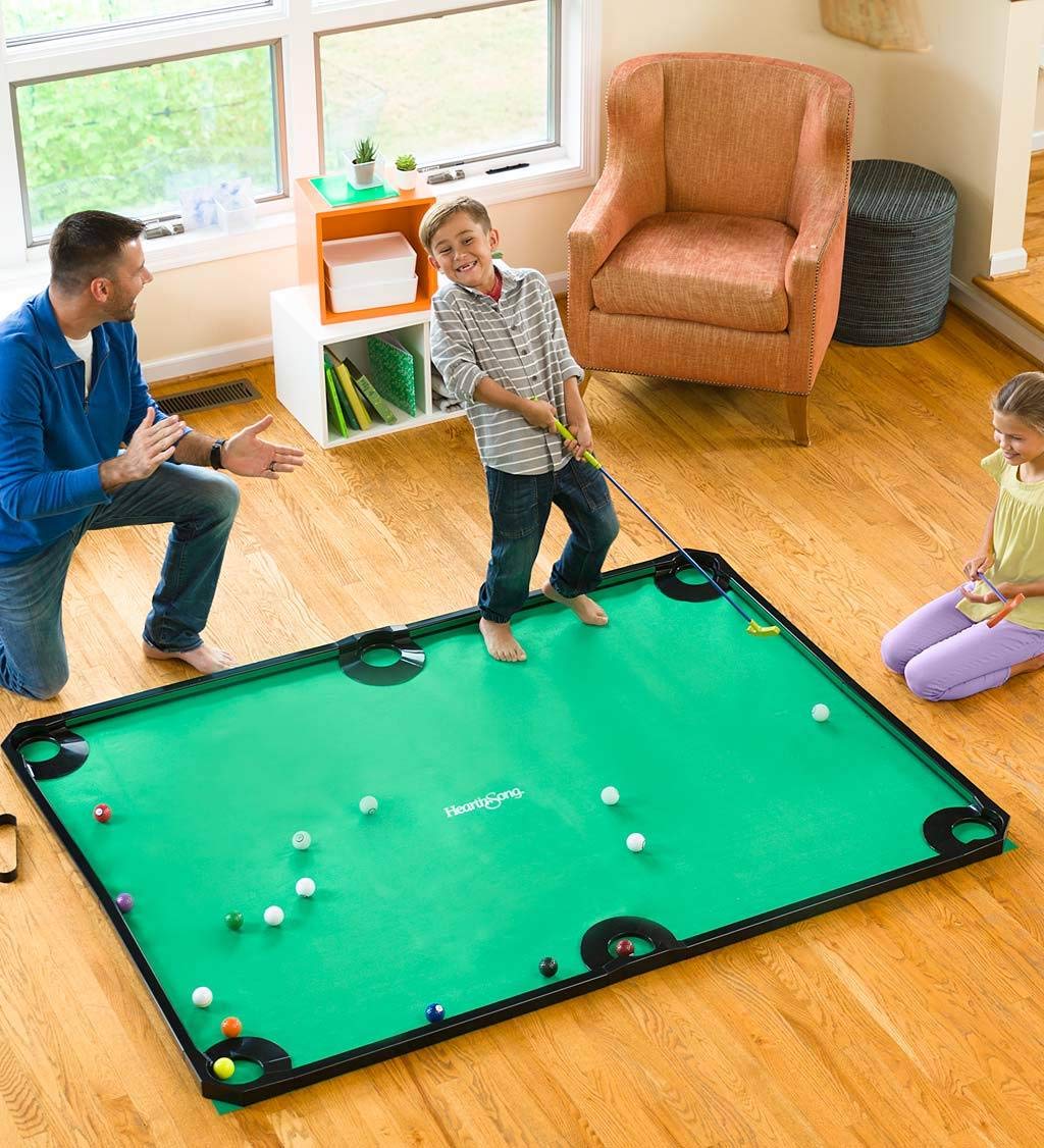 HearthSong Golf Pool Indoor Family GameIncludes Two Golf Clubs, 16