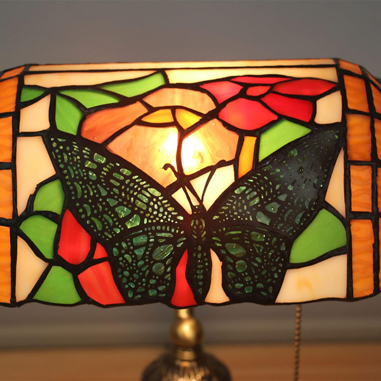 Tiffany Style Pastoral Bankers Lamp Vintage Bedside Desk Light Butterfly Stained Glass Lampshade and Zinc Alloy Base for Study and Office Reading Lighting